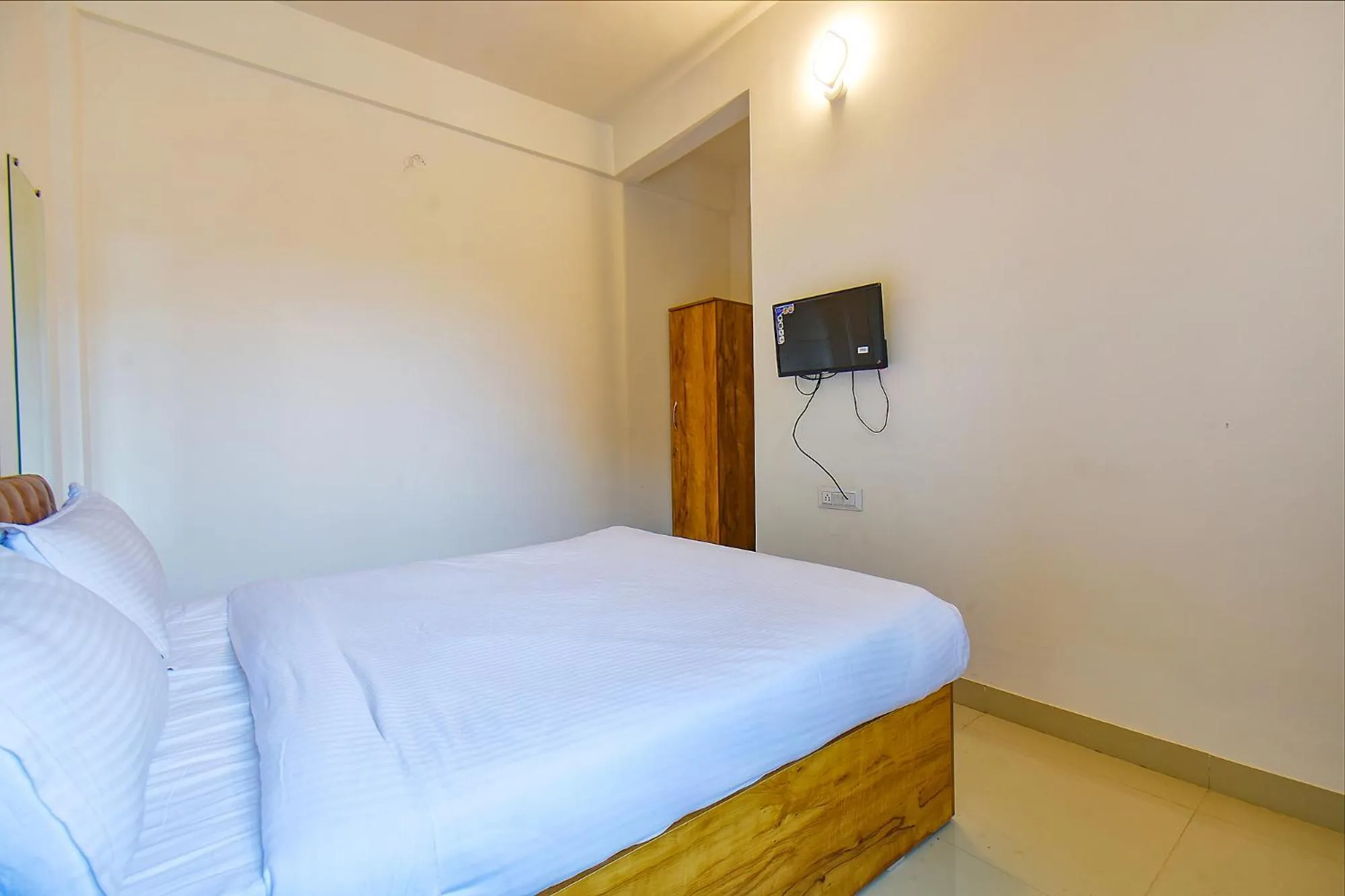 Bed in Via Tiru Residency