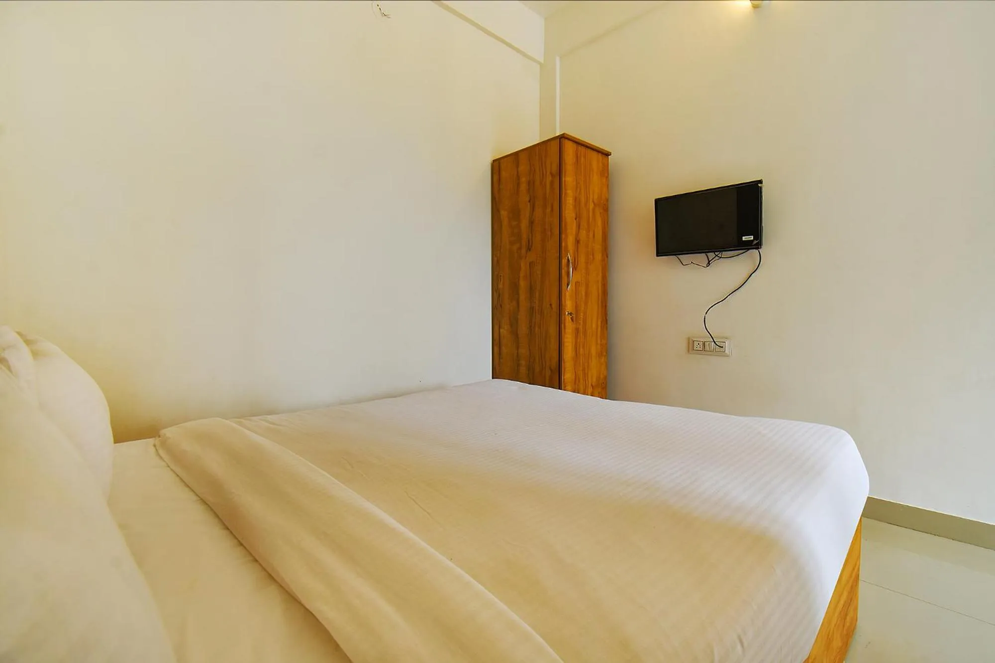 Bed in Via Tiru Residency