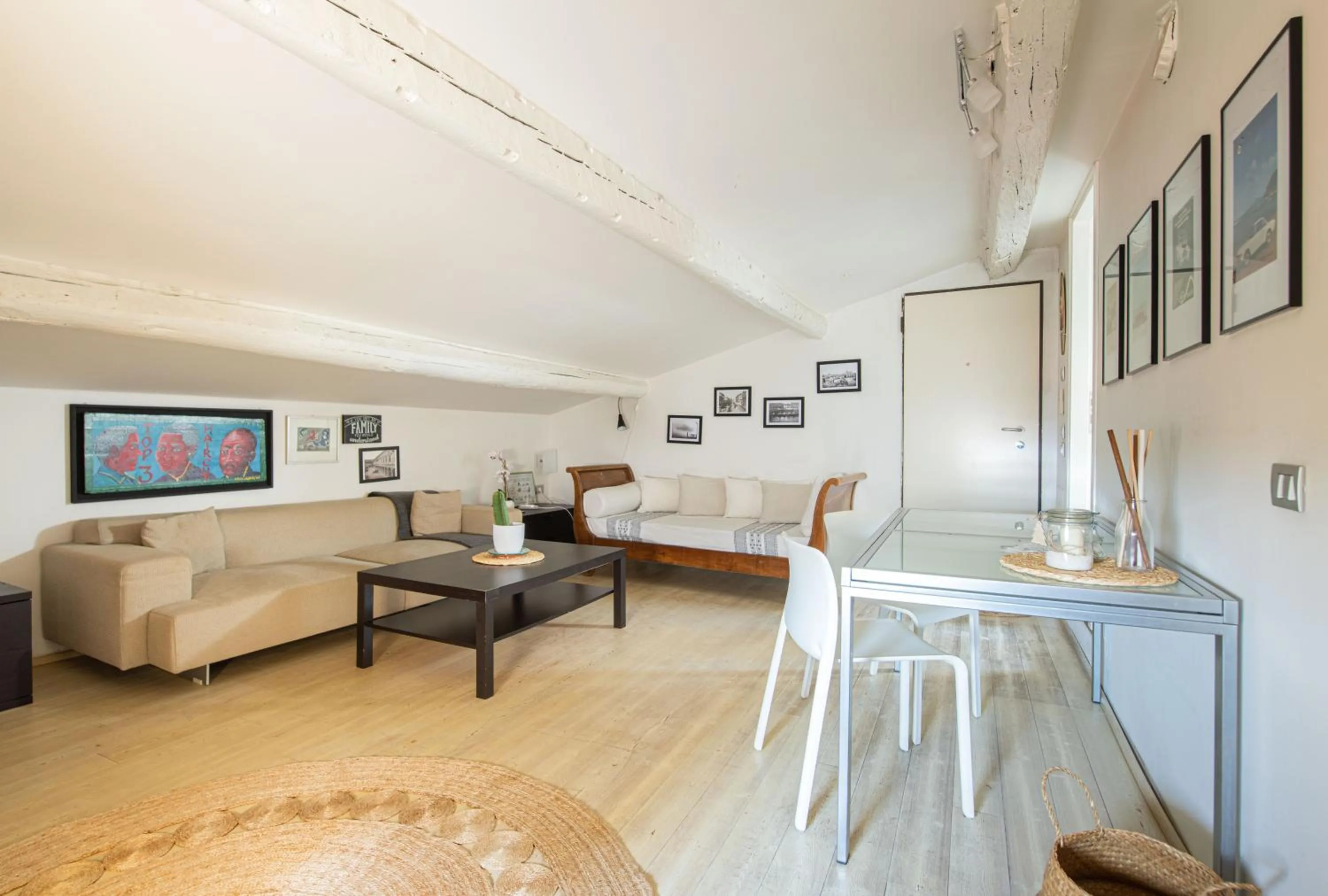 Living room, Bed in Stunning top floor flat in the heart of Verona