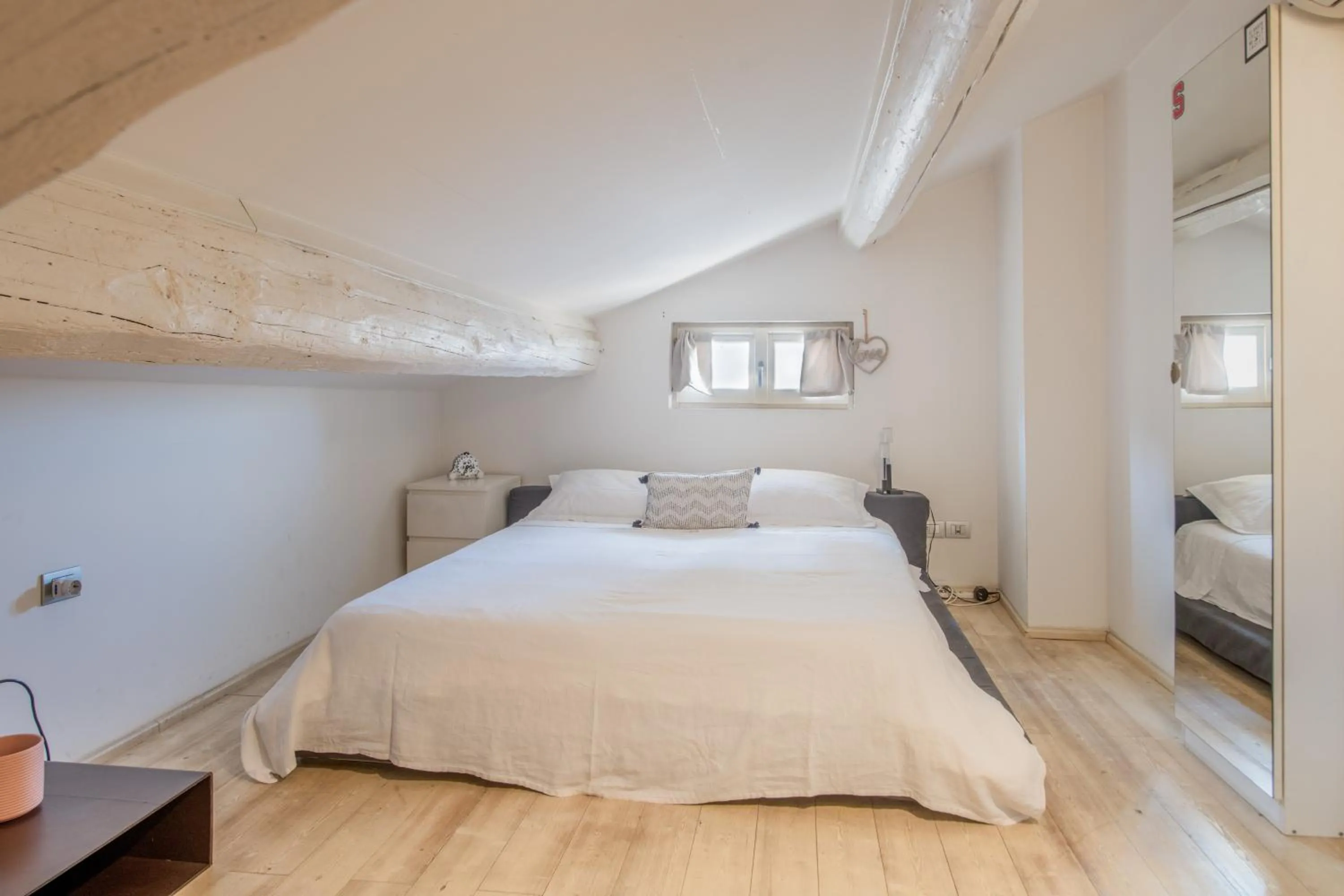 Bedroom, Bed in Stunning top floor flat in the heart of Verona