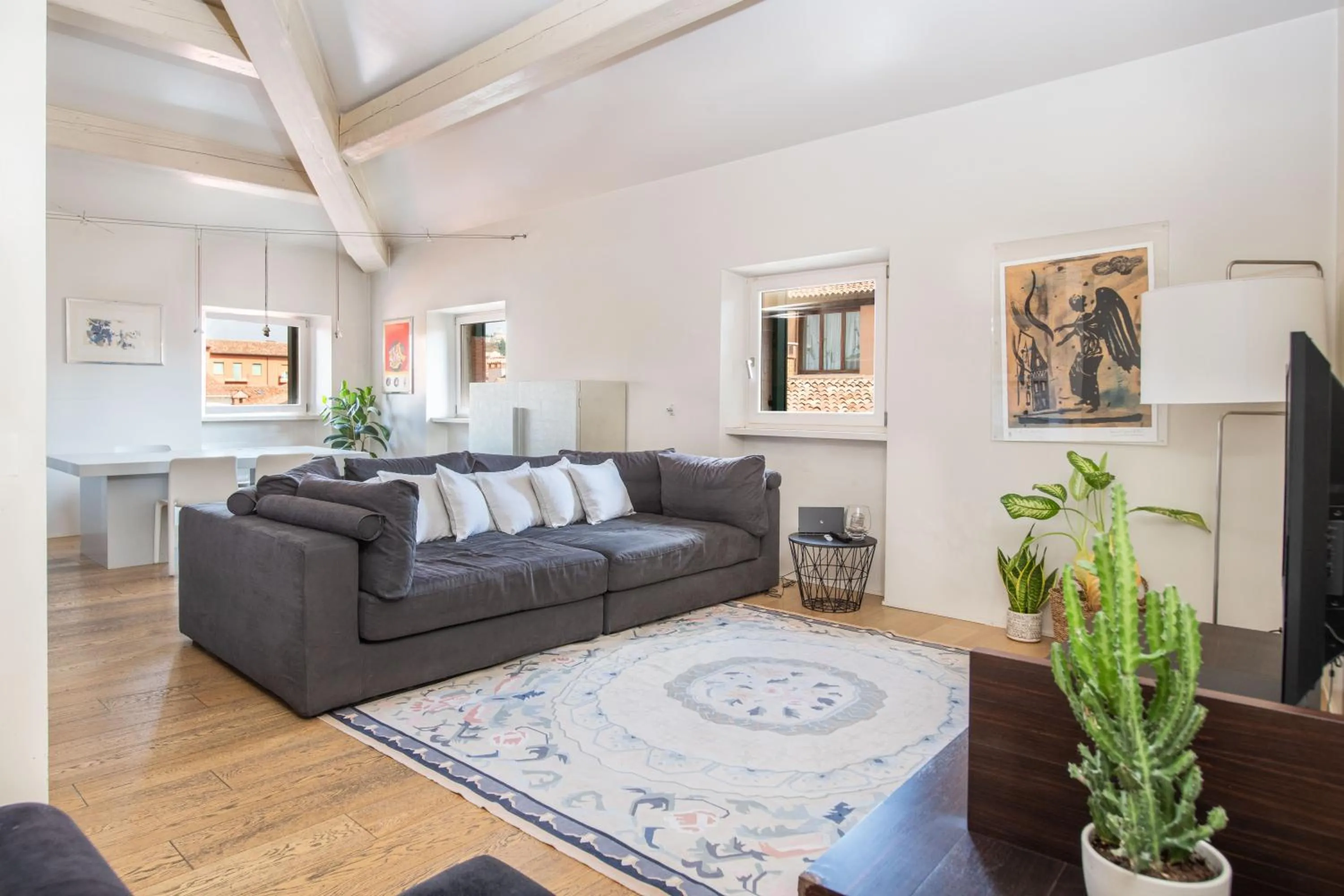 Living room in Stunning top floor flat in the heart of Verona