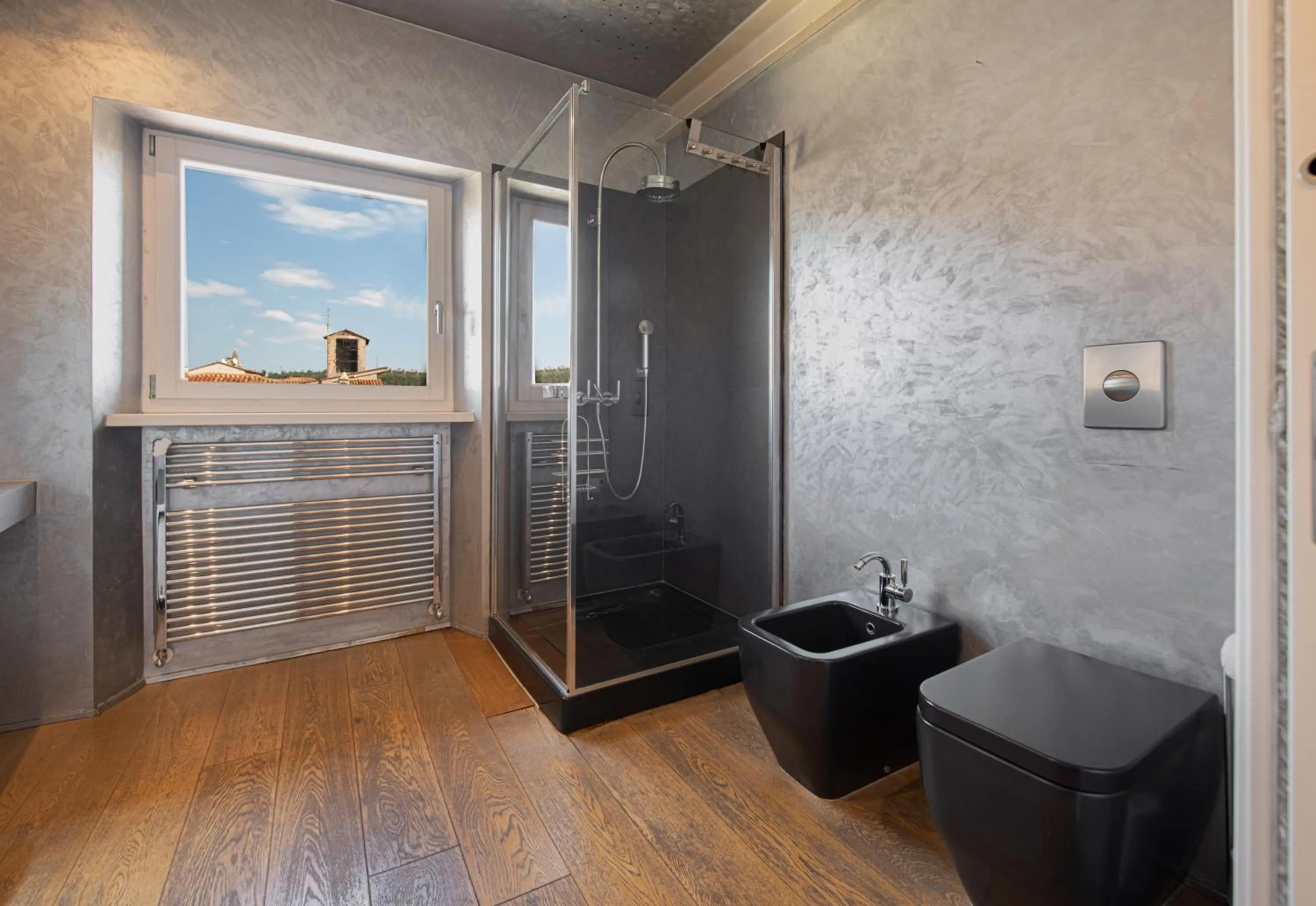 Bathroom in Stunning top floor flat in the heart of Verona