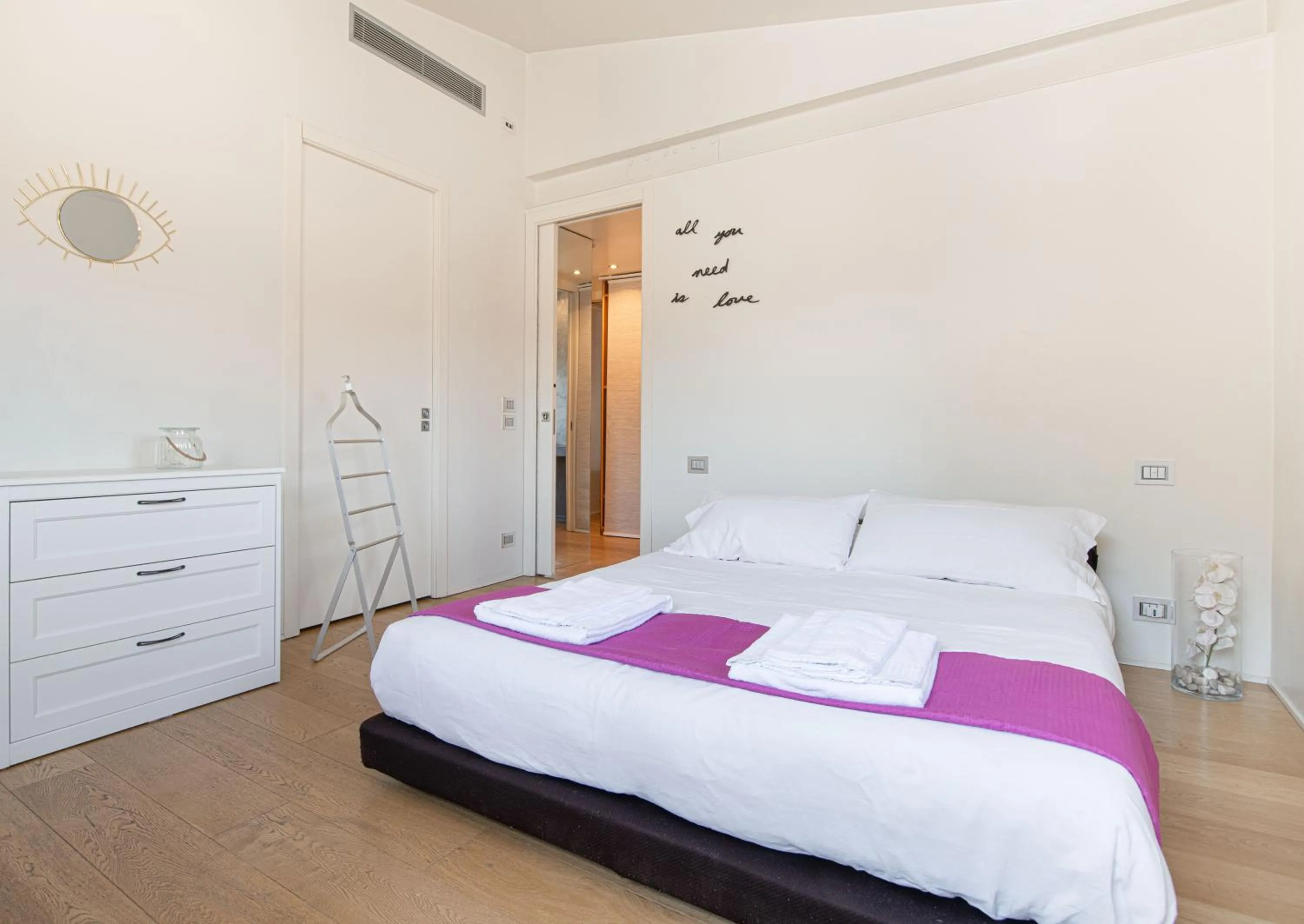 Bedroom, Bed in Stunning top floor flat in the heart of Verona