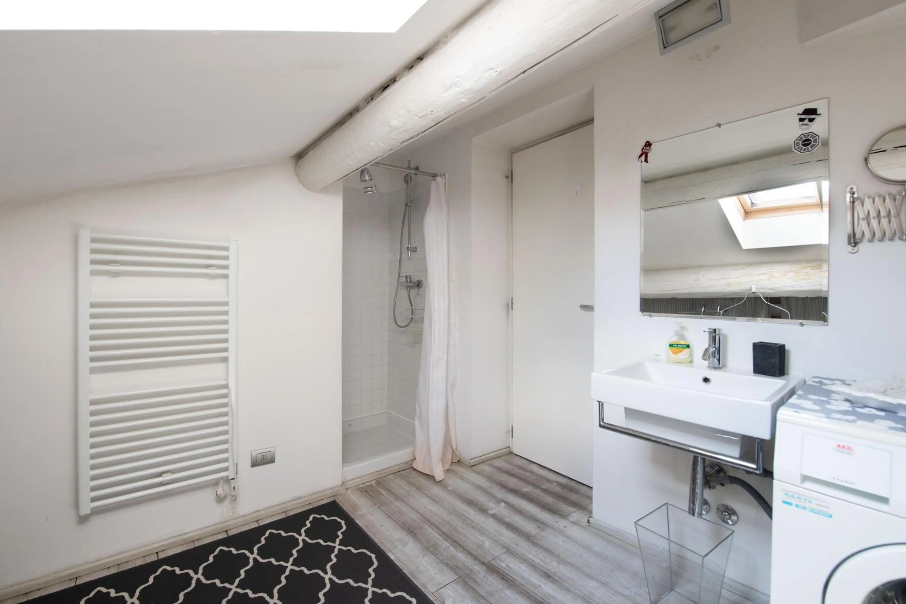 Bathroom in Stunning top floor flat in the heart of Verona
