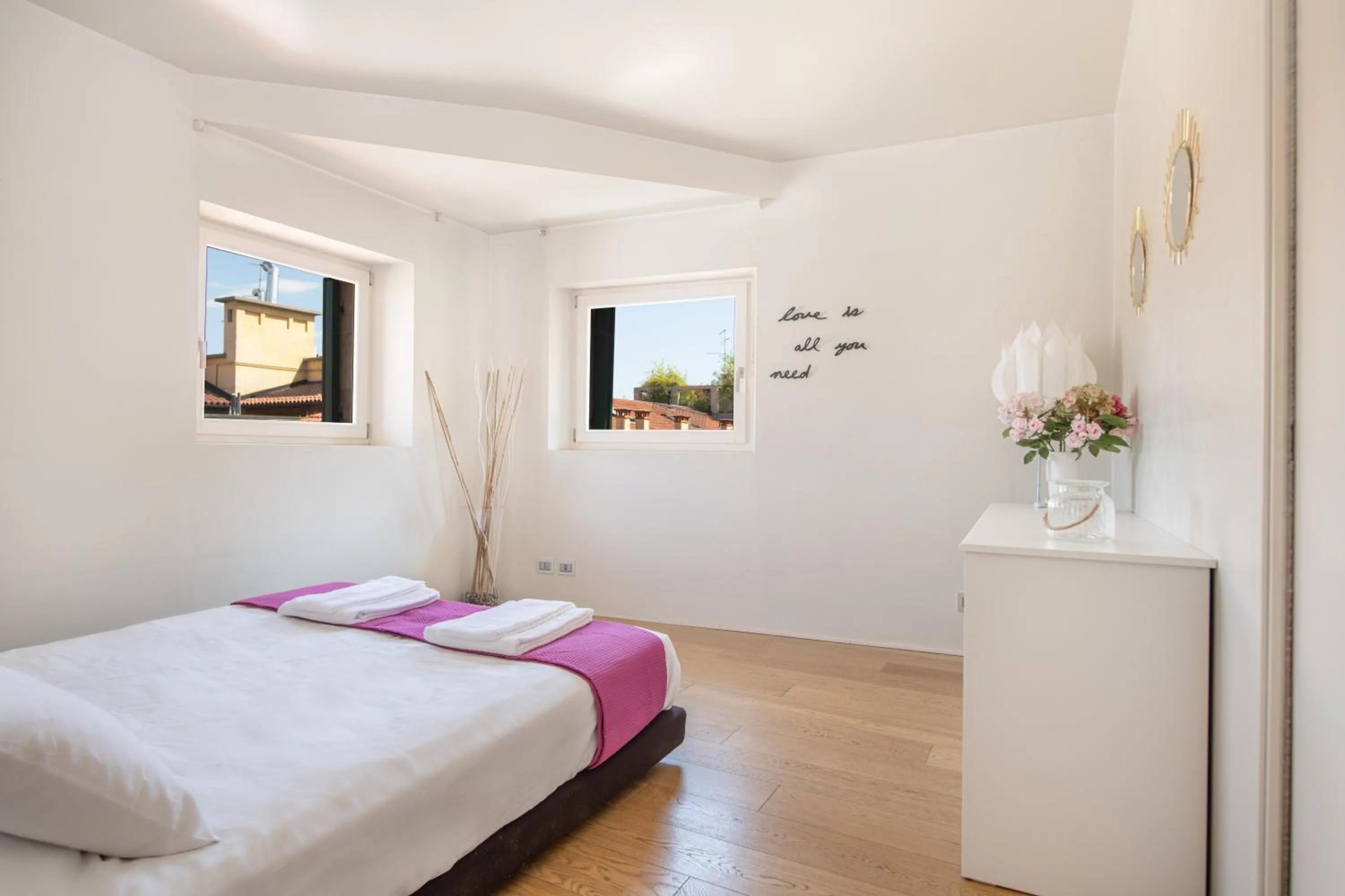 Bedroom, Bed in Stunning top floor flat in the heart of Verona
