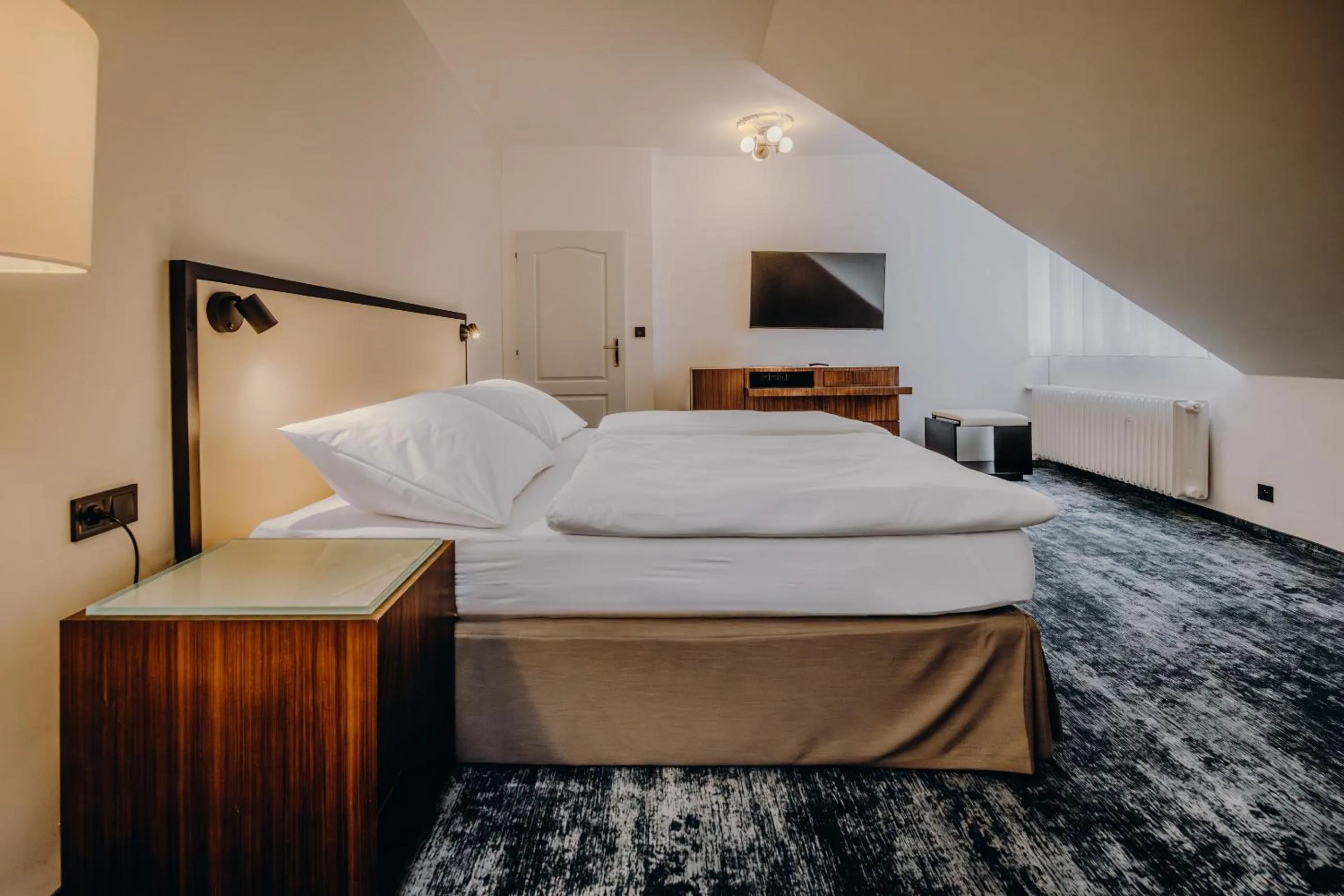 Bed in Esplanade Self Check-in Hotel