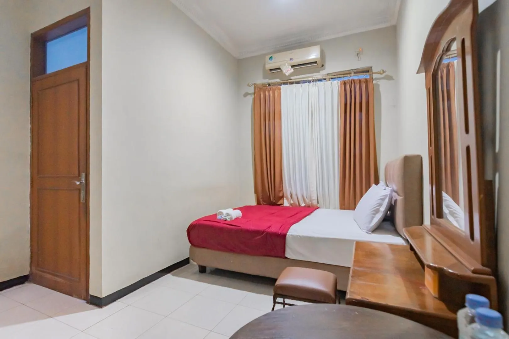 Bedroom, Bed in Hotel Markoni Pamanukan Mitra RedDoorz