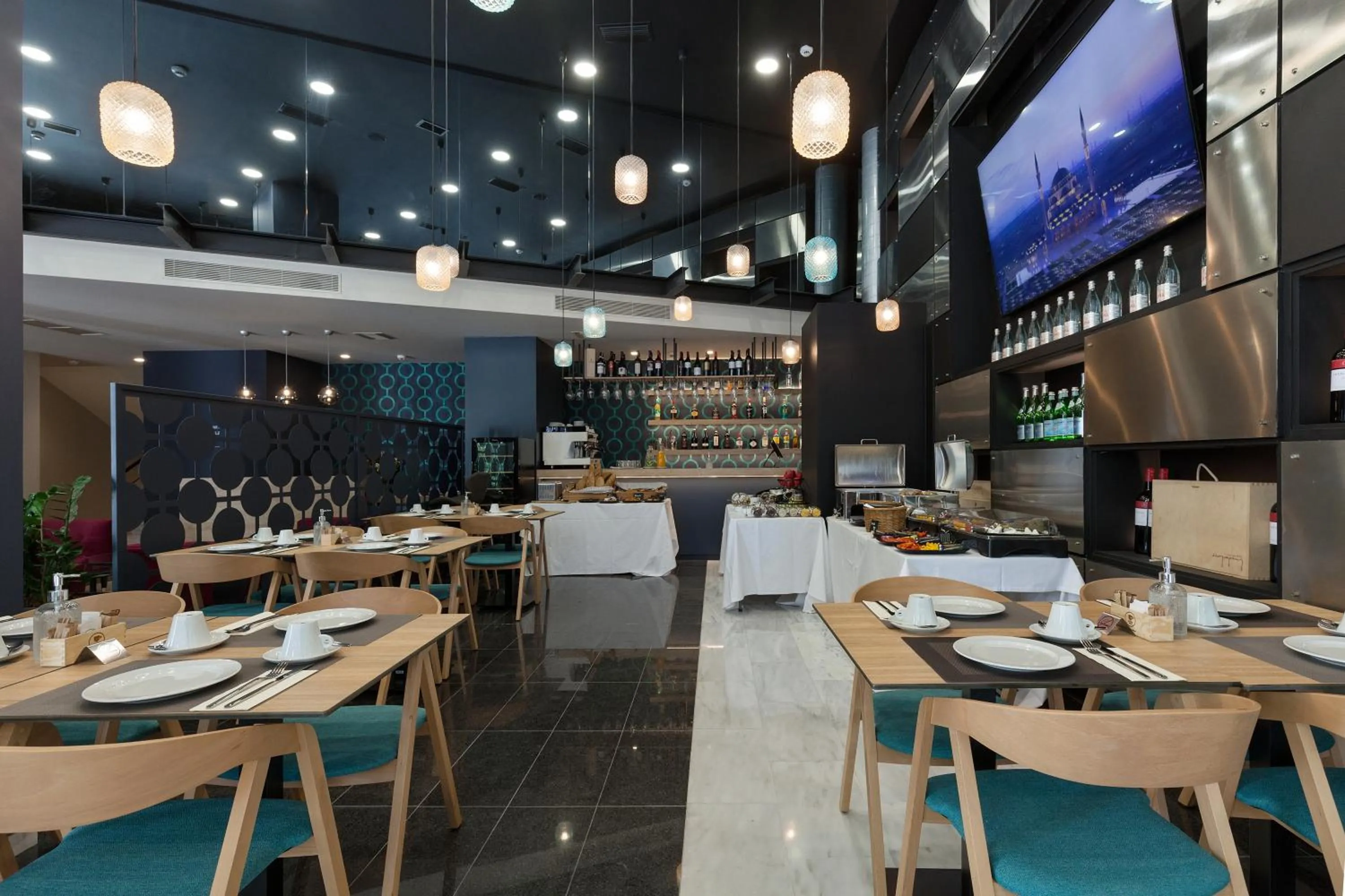 Restaurant/places to eat in Trendy Hotel by Athens Prime Hotels