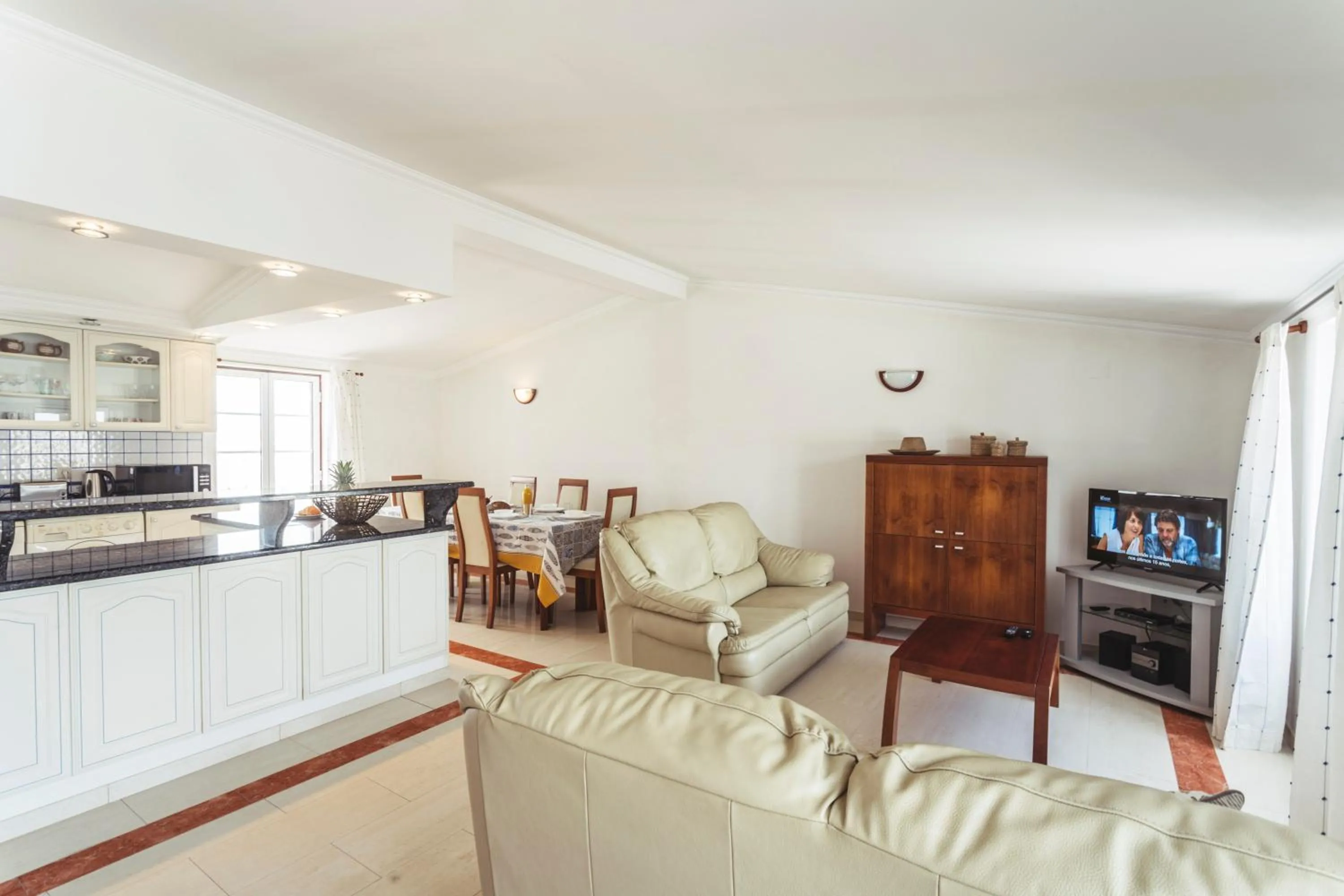 Living room in Best Houses 45 - Beautiful ocean and city view