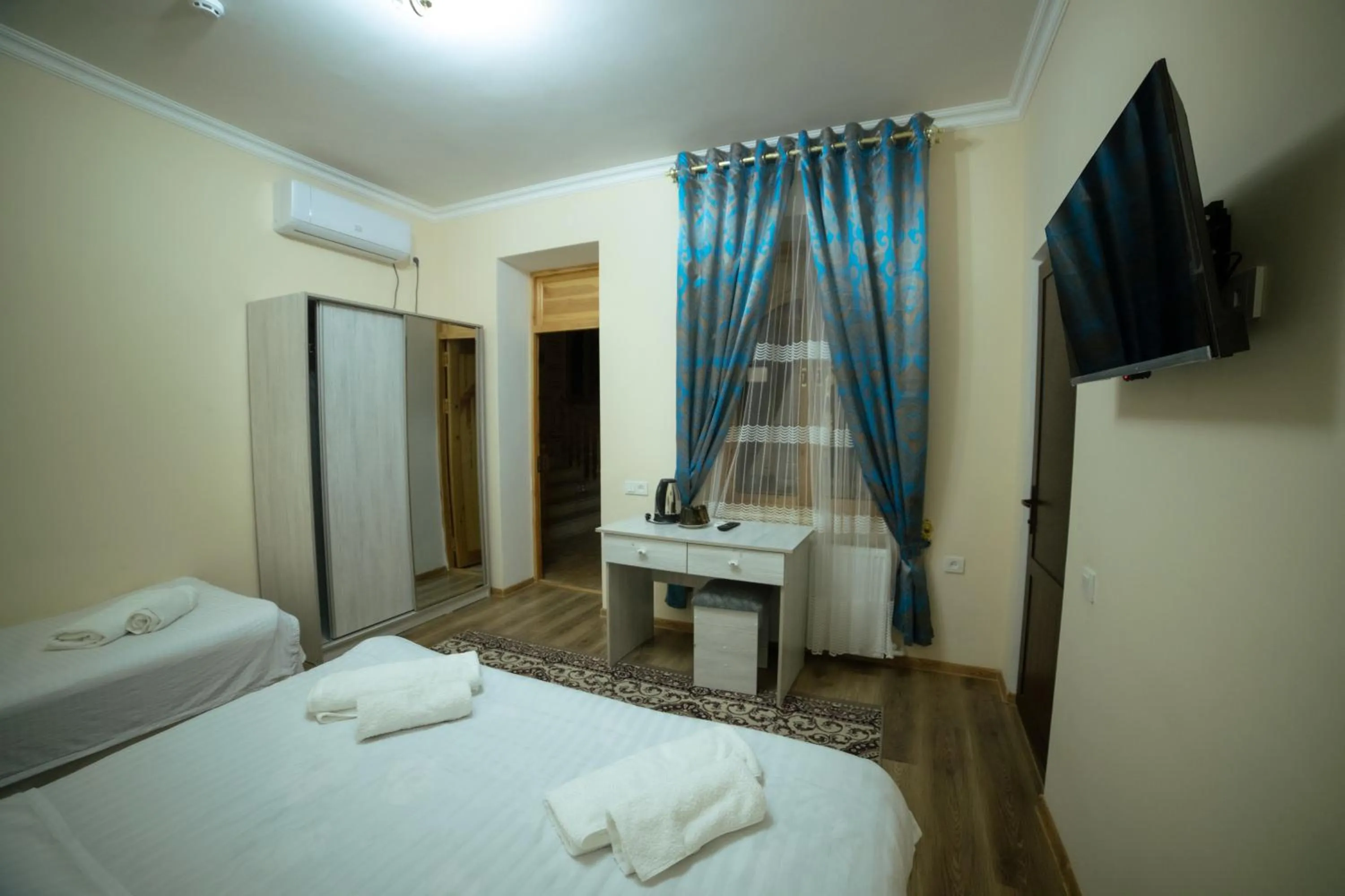 Bedroom, Bed in Sultanat Hotel