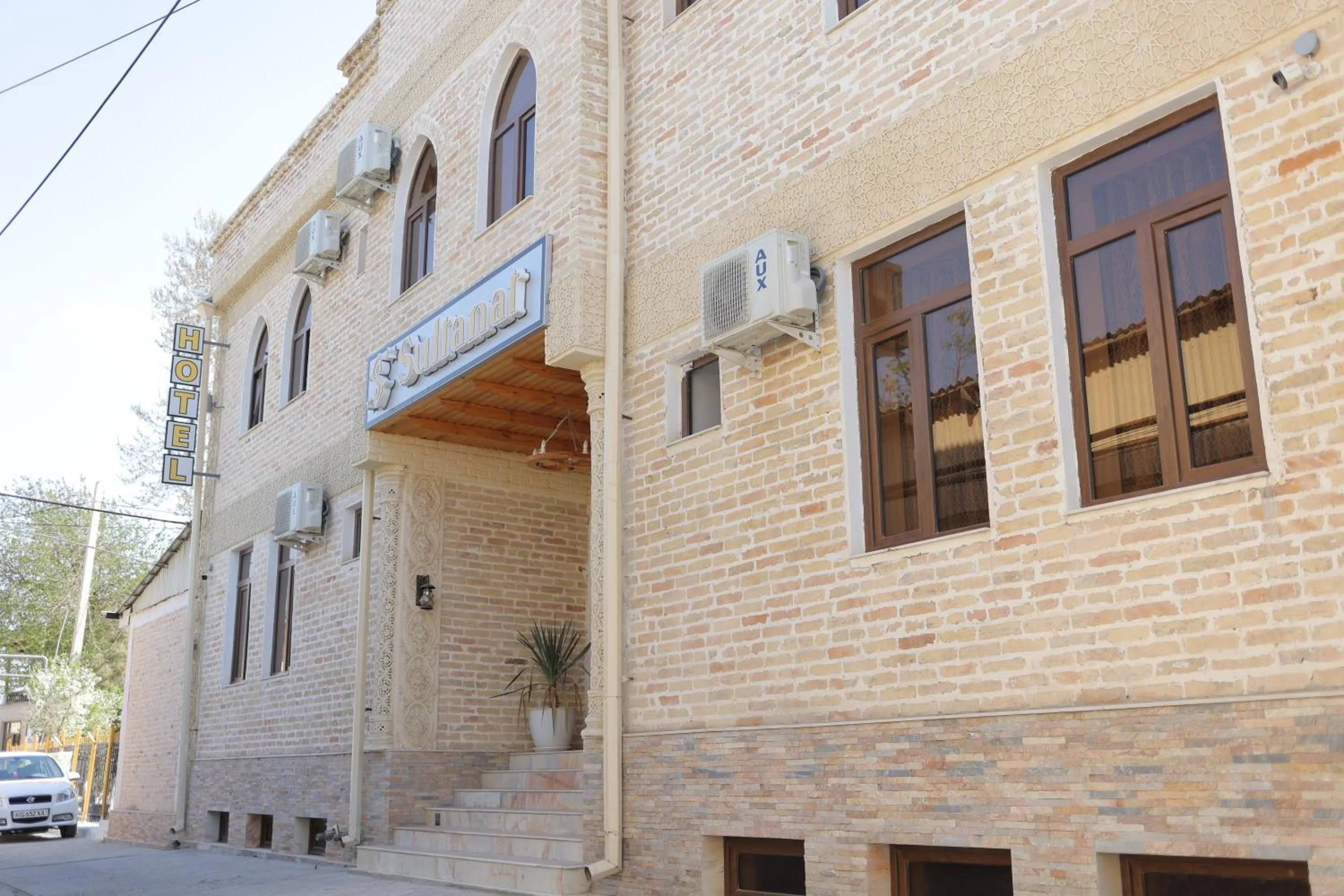 Facade/entrance in Sultanat Hotel