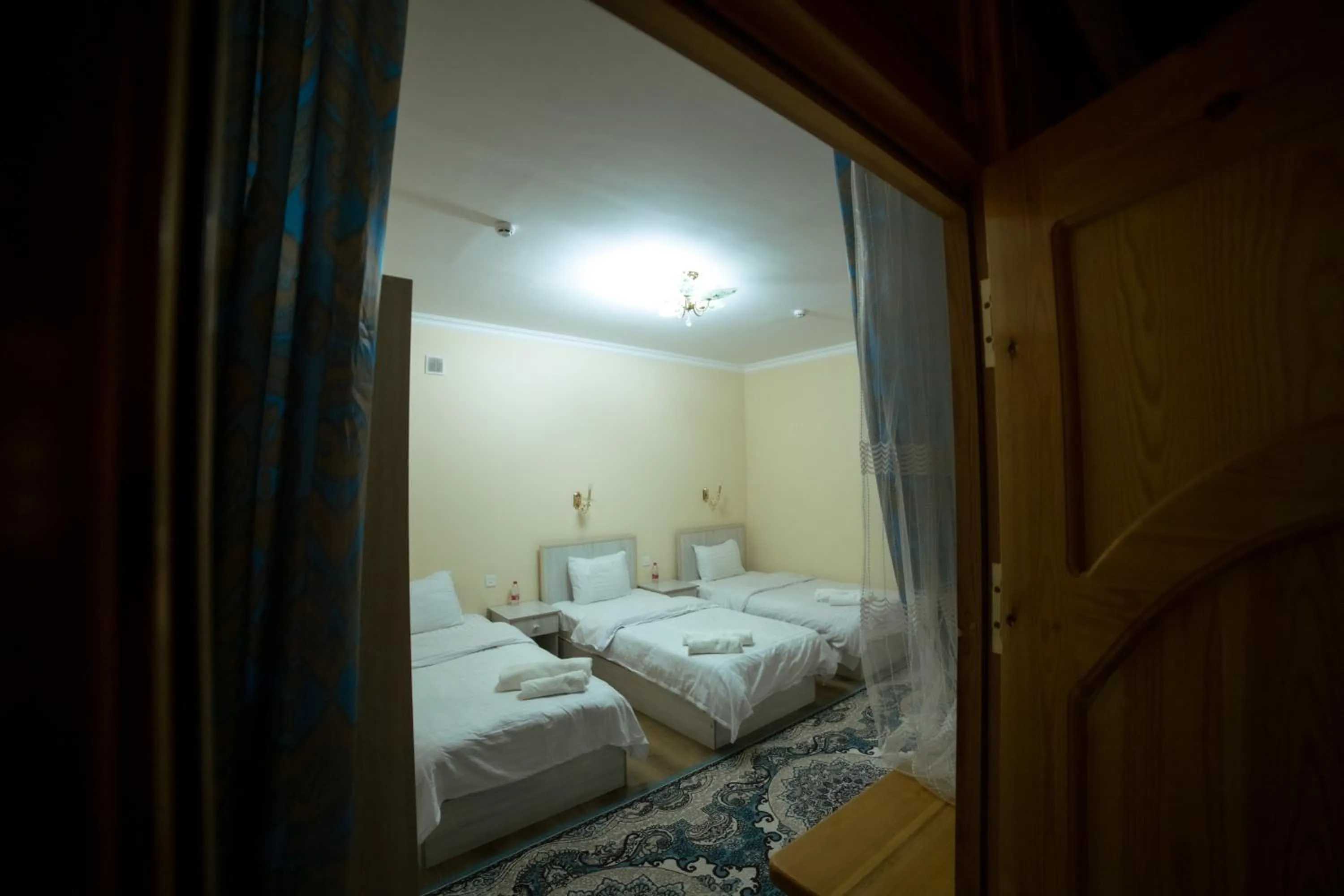 room service, Bed in Sultanat Hotel