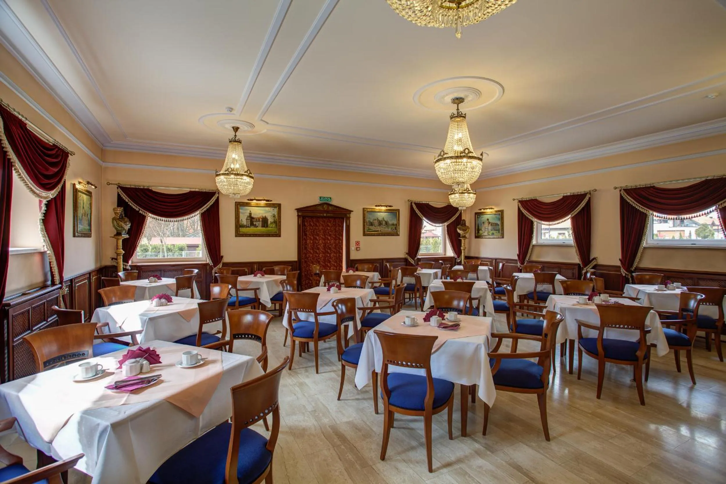 Restaurant/places to eat in Hotel na Podzamczu