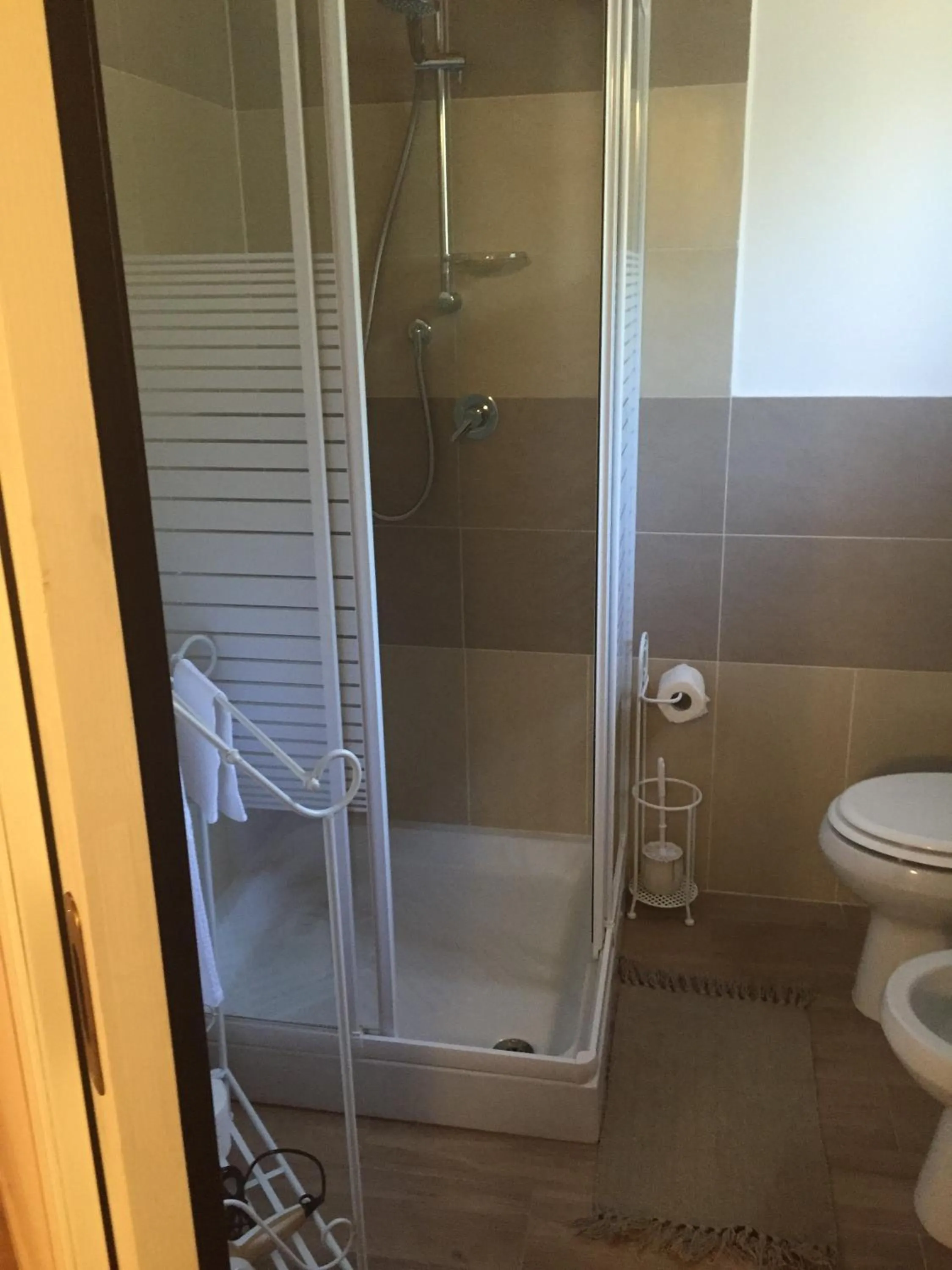 Shower in Aquila Di Mare