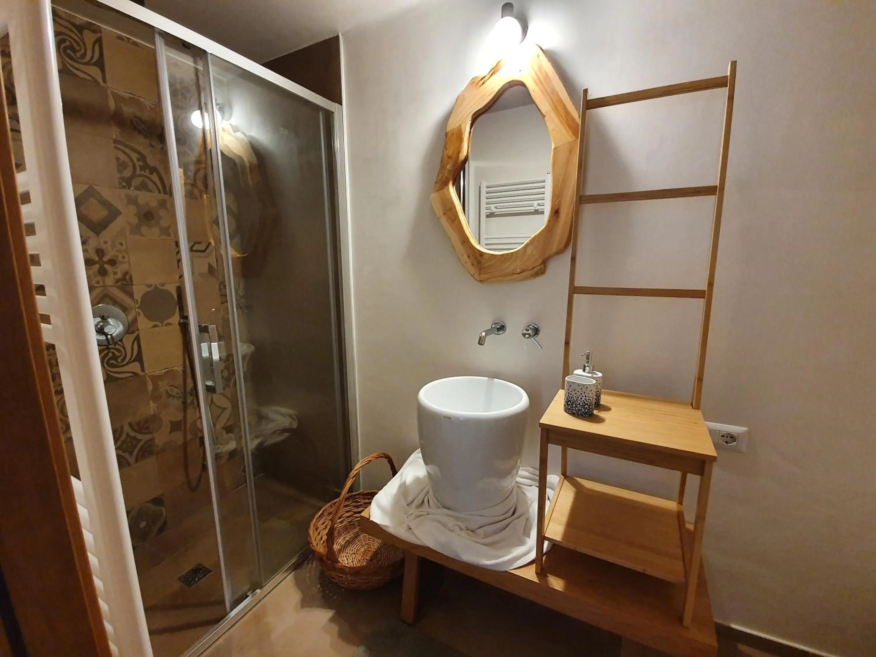 Shower in Mamapulia Home