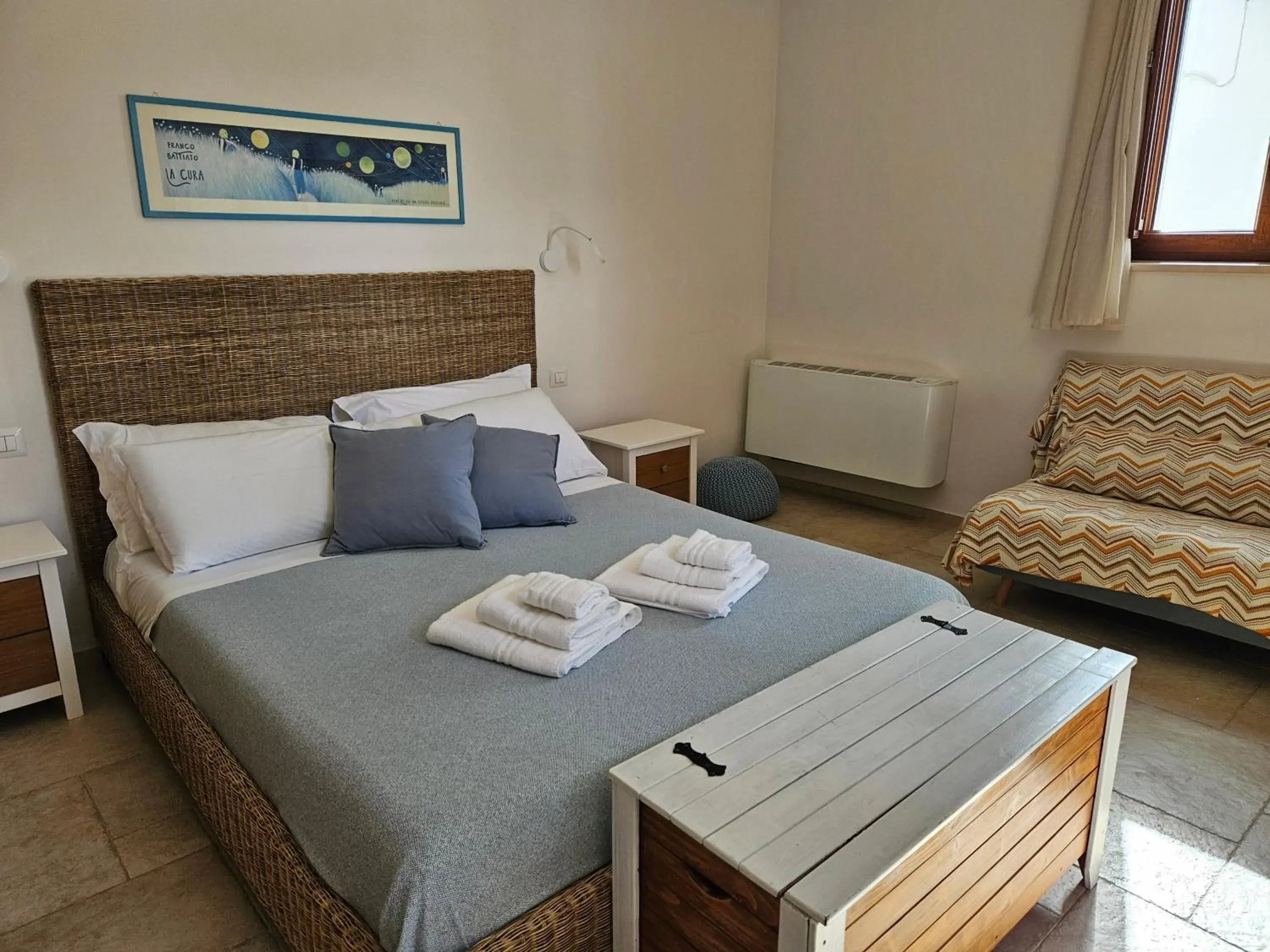 King Room in Mamapulia Home King Room in Mamapulia Home