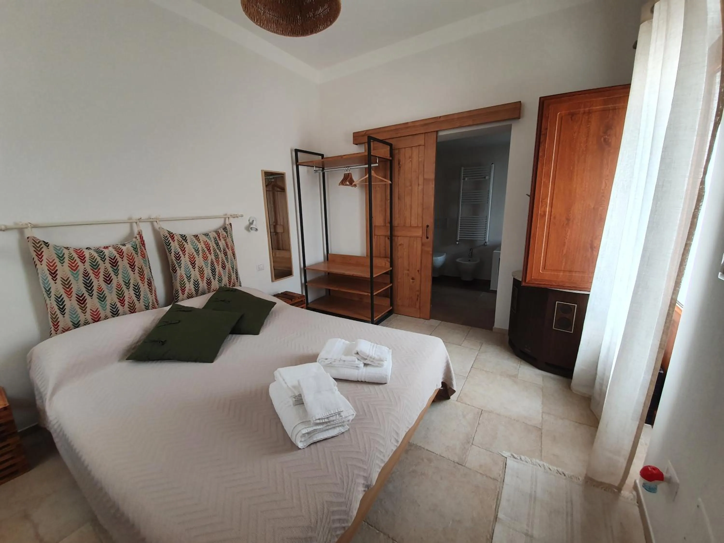 Photo of the whole room, Bed in Mamapulia Home