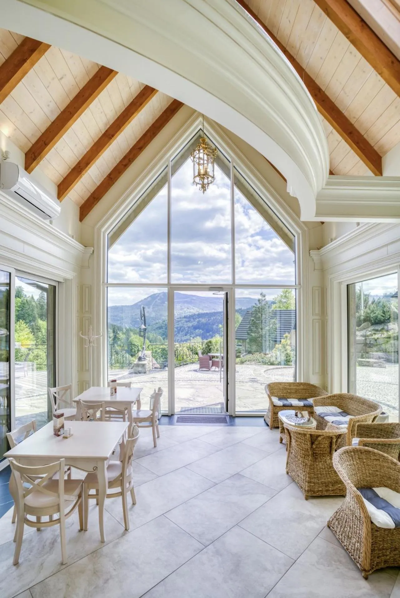 Restaurant/places to eat in Krupowka Mountain Resort SPA & Wellness - ZNIZKA FIRST MINUTE NA FERIE ZIMOWE!!!