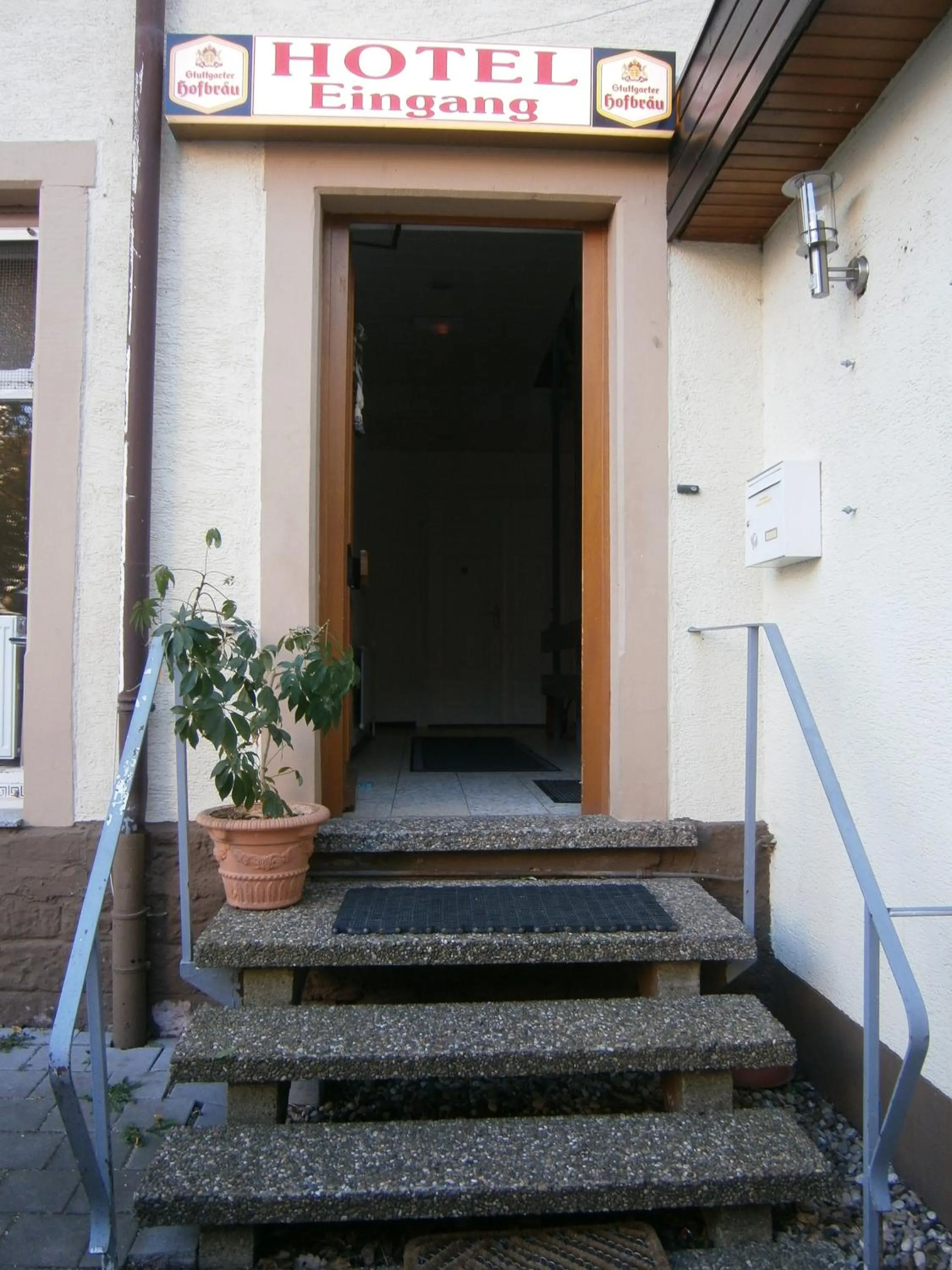 Facade/entrance in Hotel Strauss