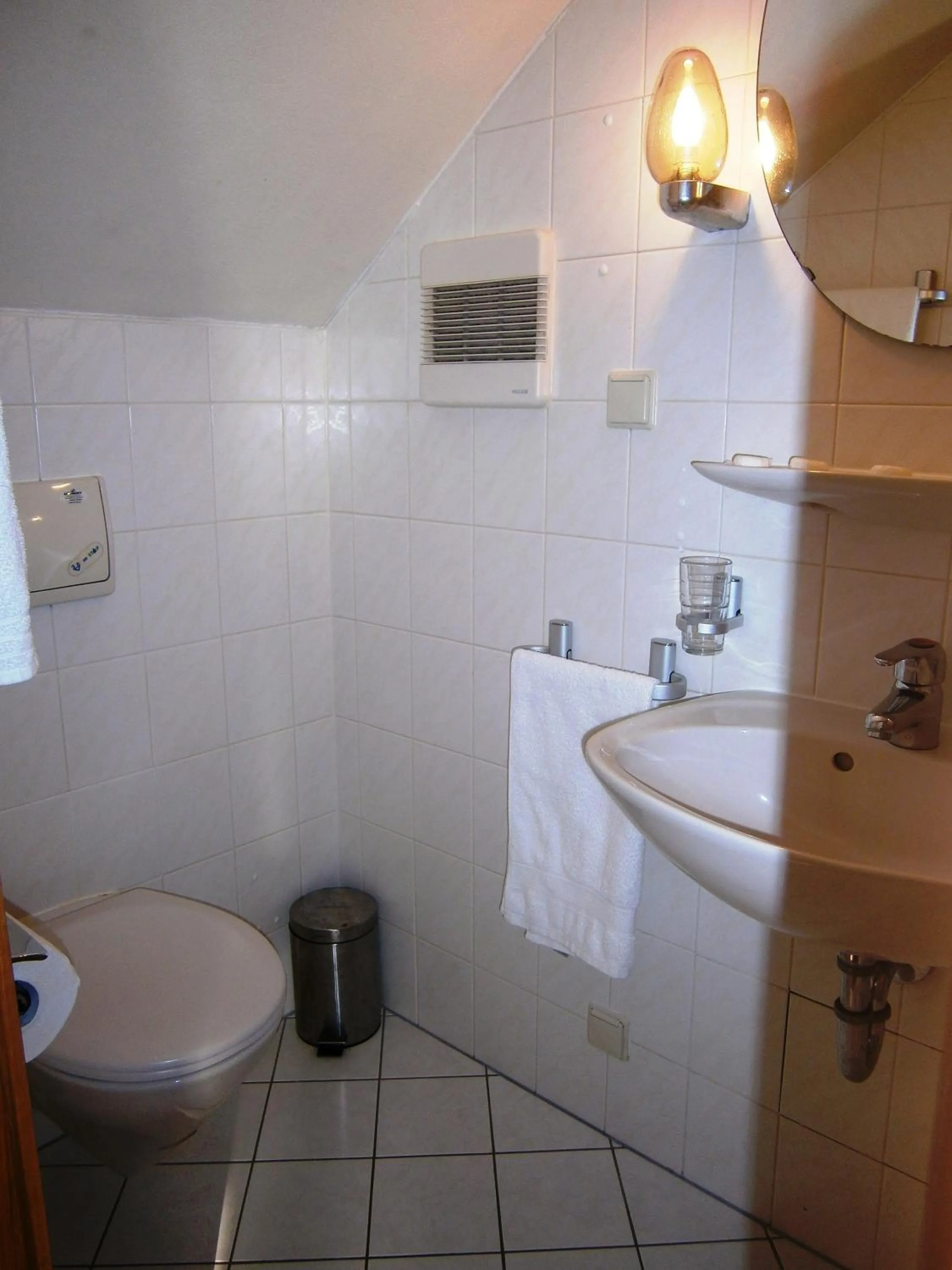 Shower in Hotel Strauss