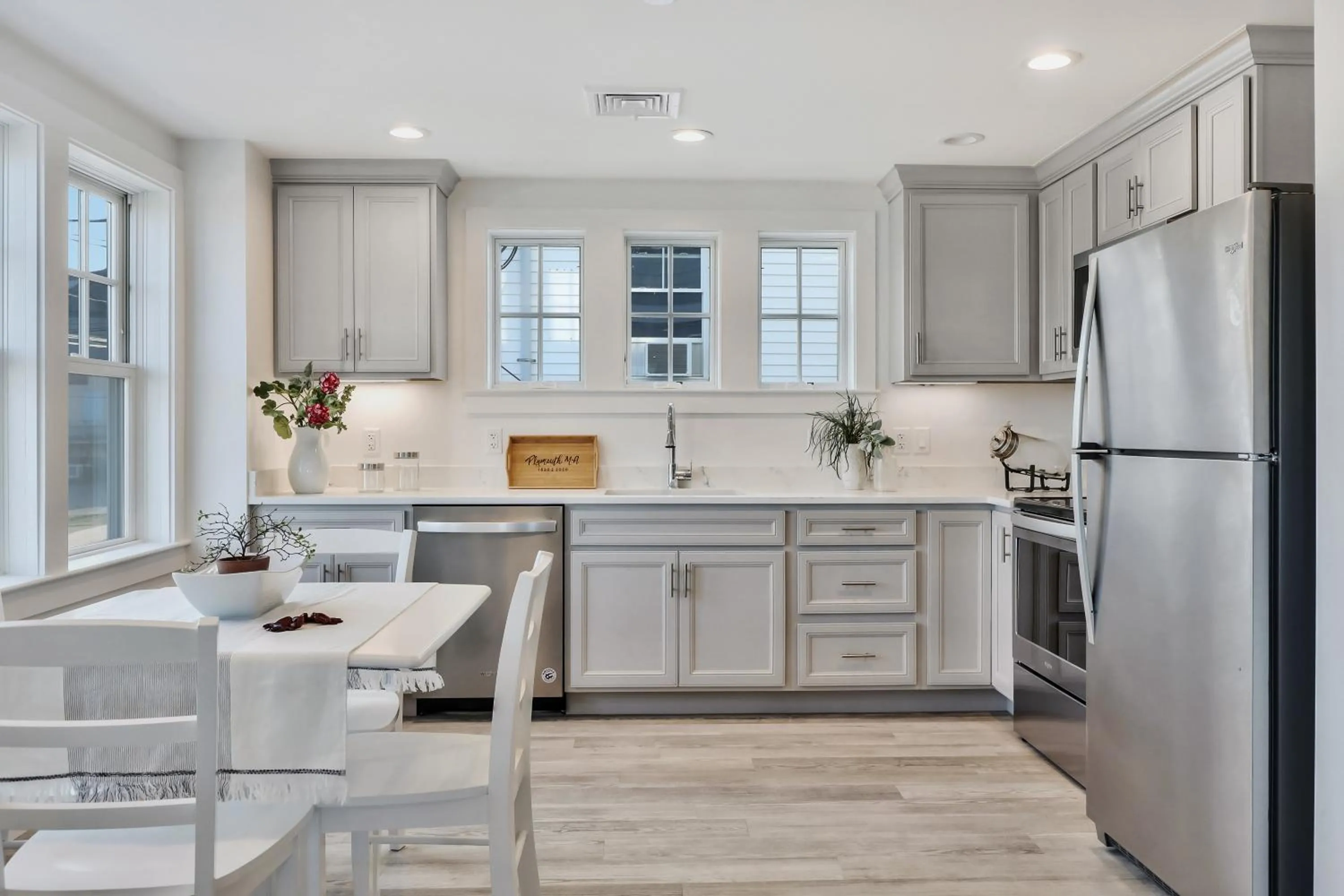 Kitchen or kitchenette in Thomas Sea Suites at Harbourtown