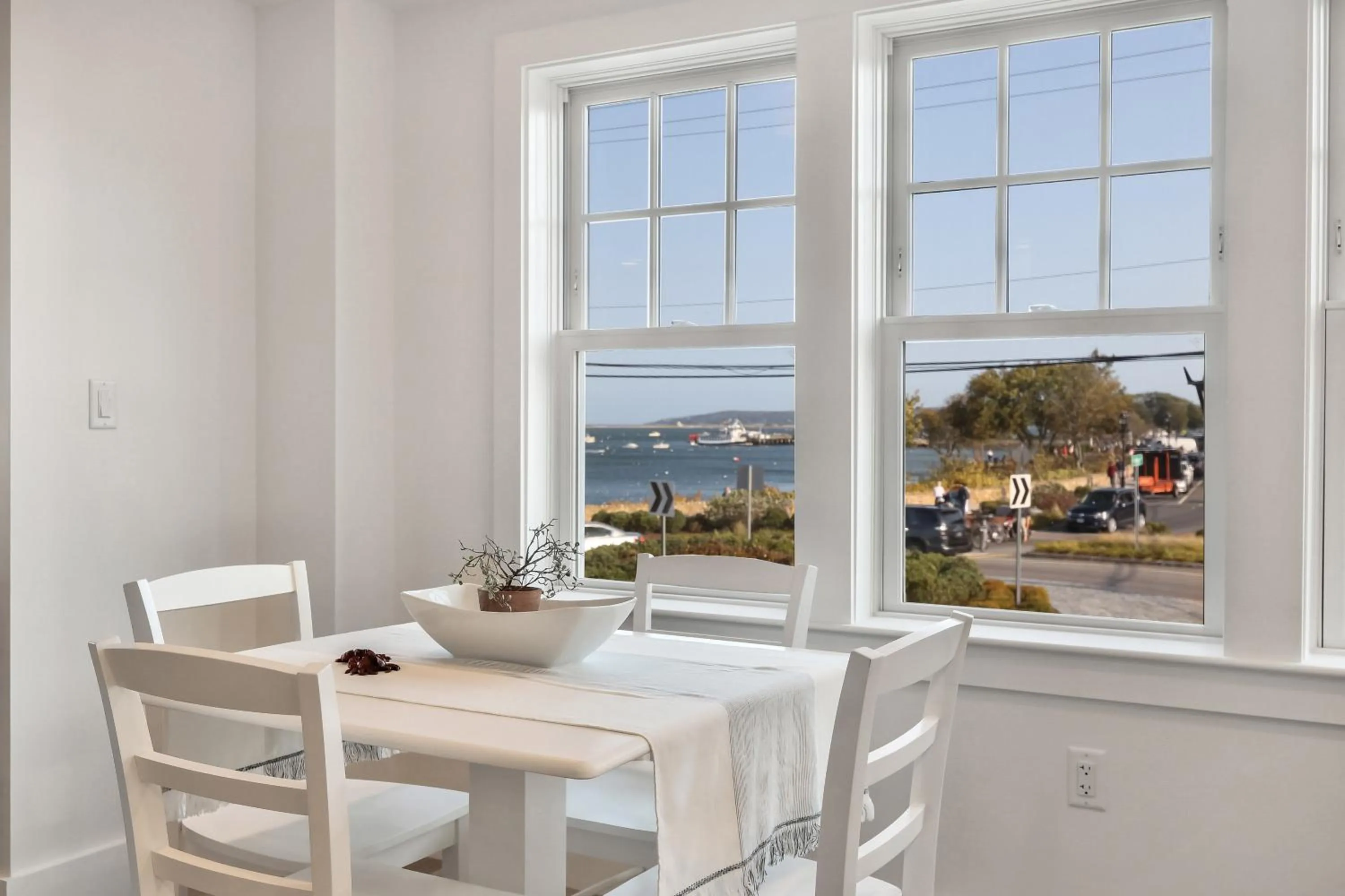 Dining area in Thomas Sea Suites at Harbourtown