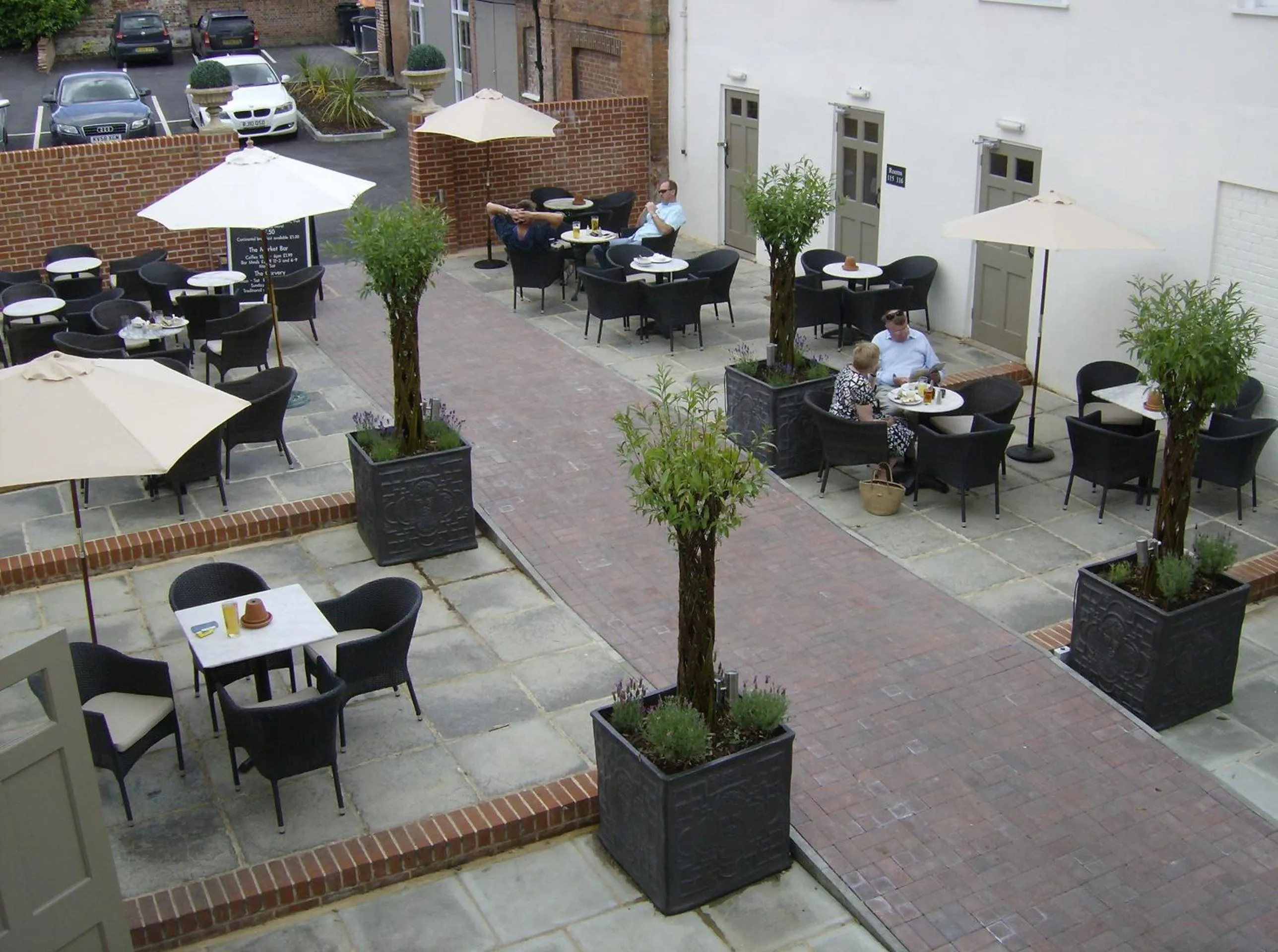 Restaurant/places to eat in The Star and Garter Hotel