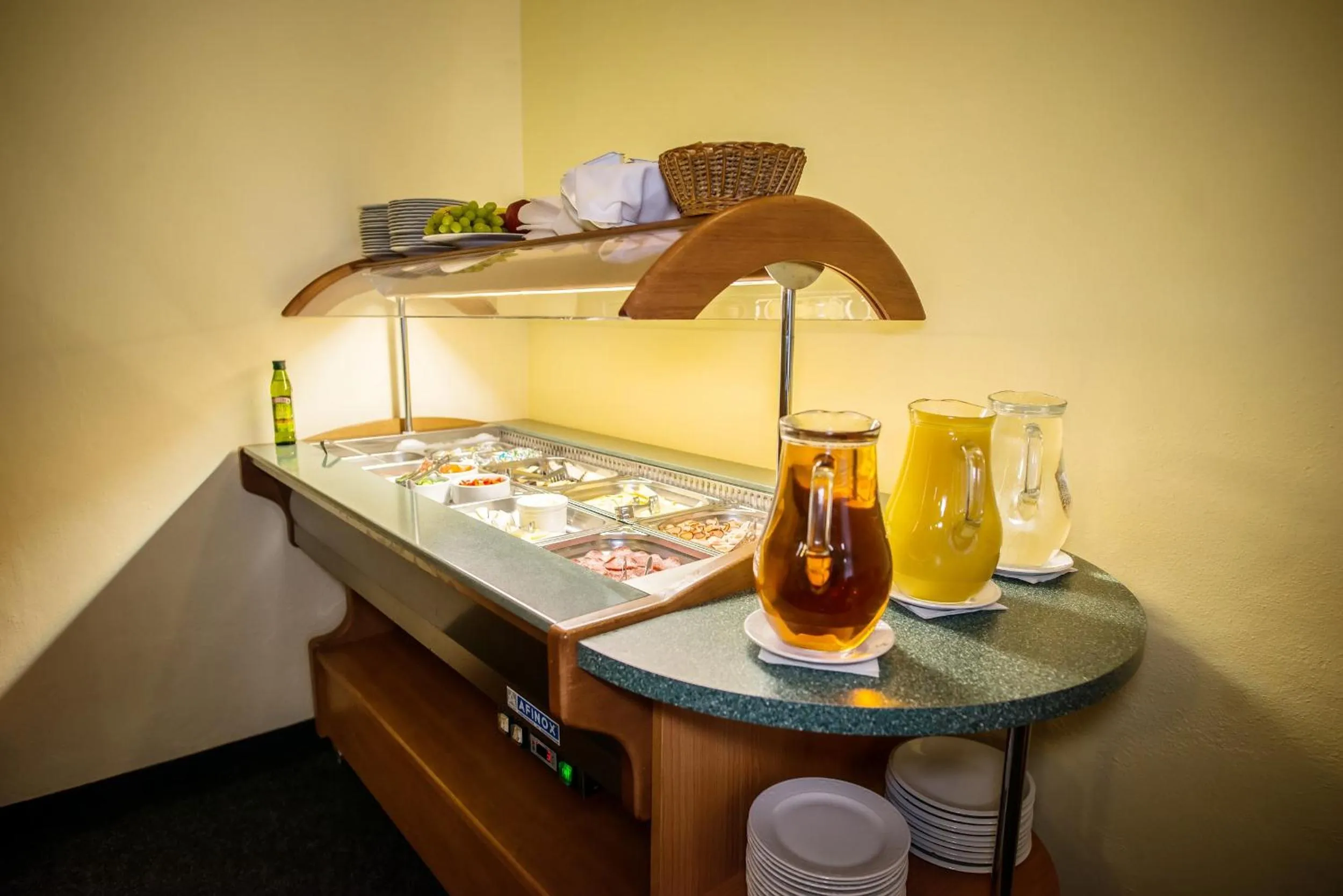 Restaurant/places to eat in Hotel City Bell