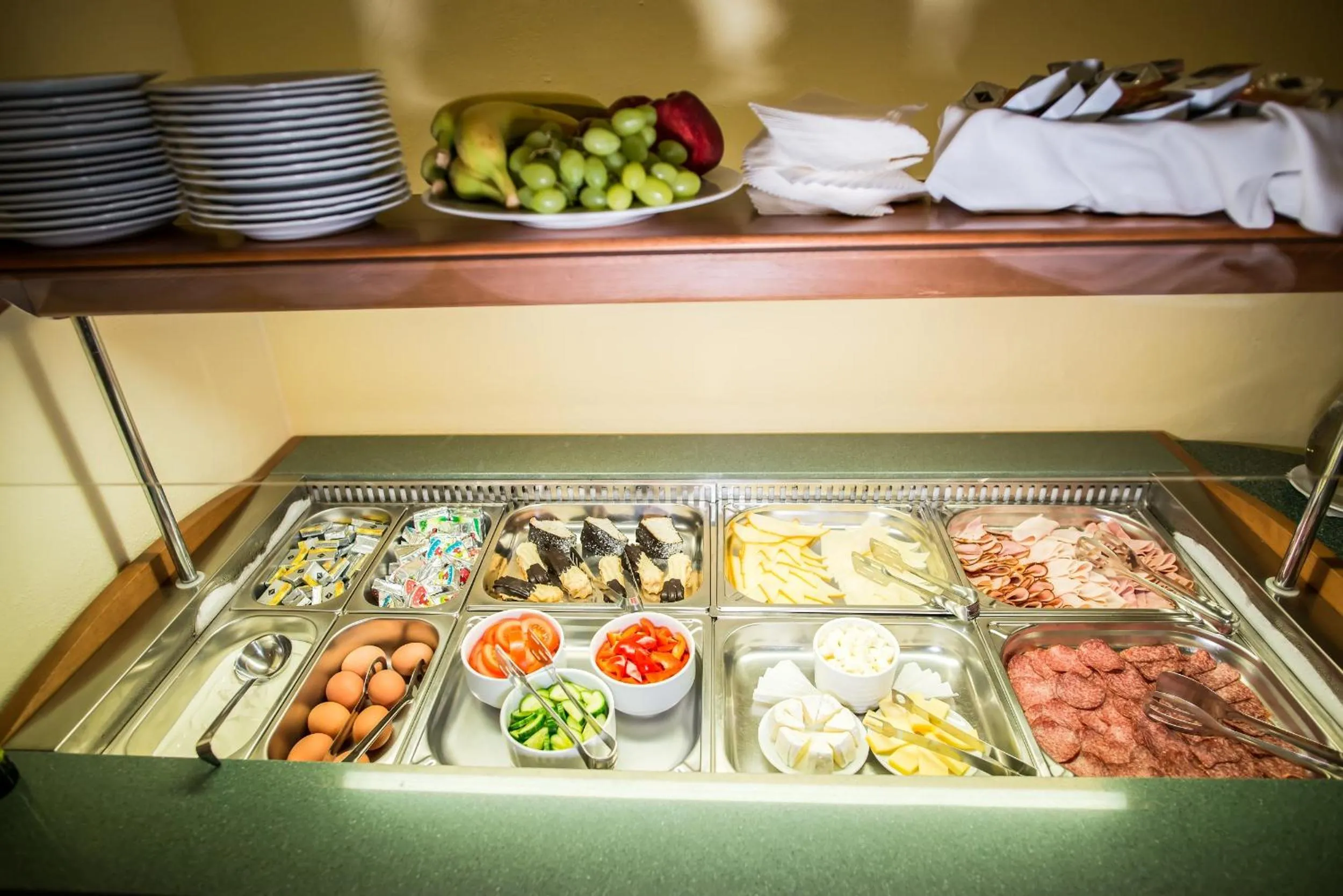 Restaurant/places to eat in Hotel City Bell