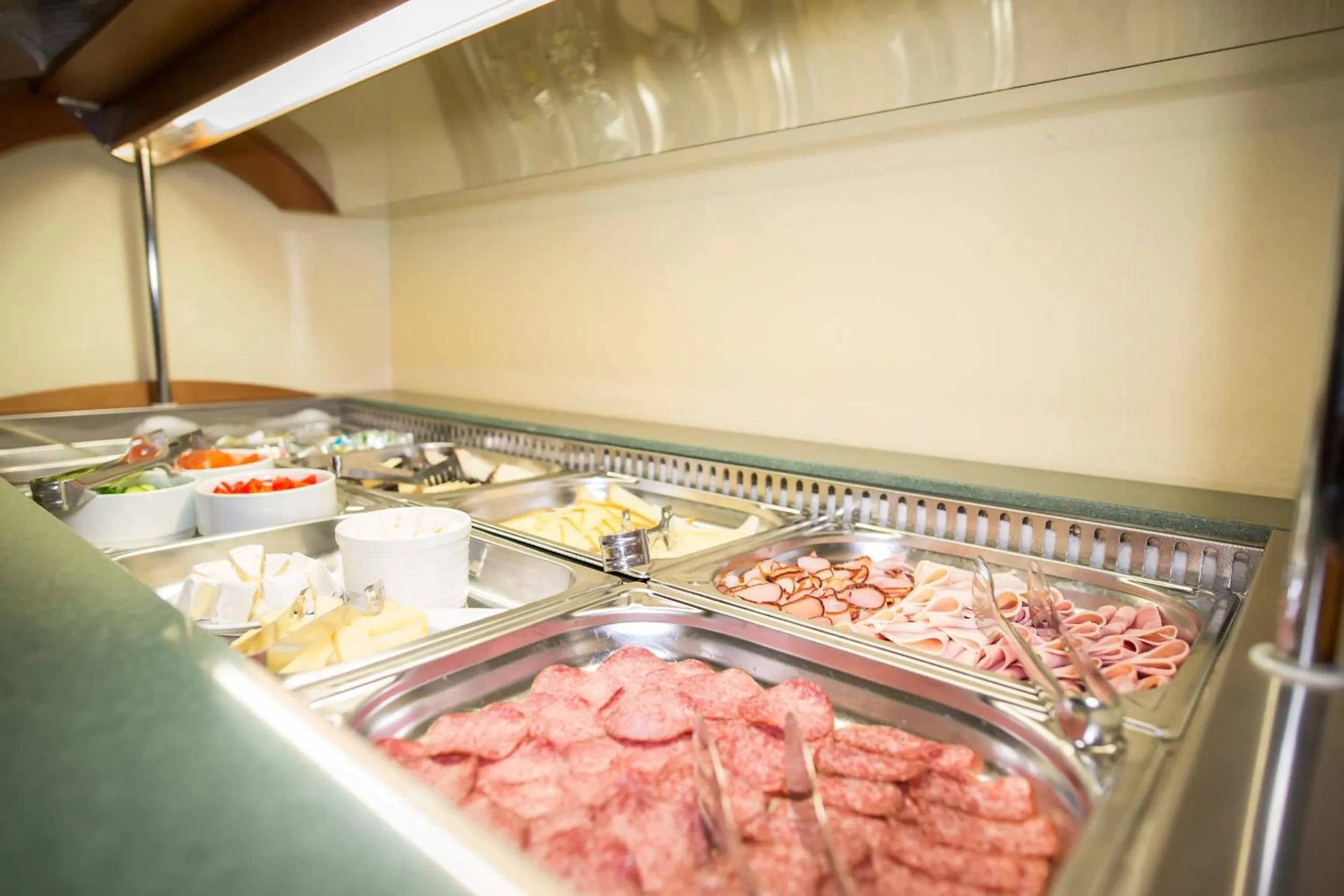 Restaurant/places to eat in Hotel City Bell