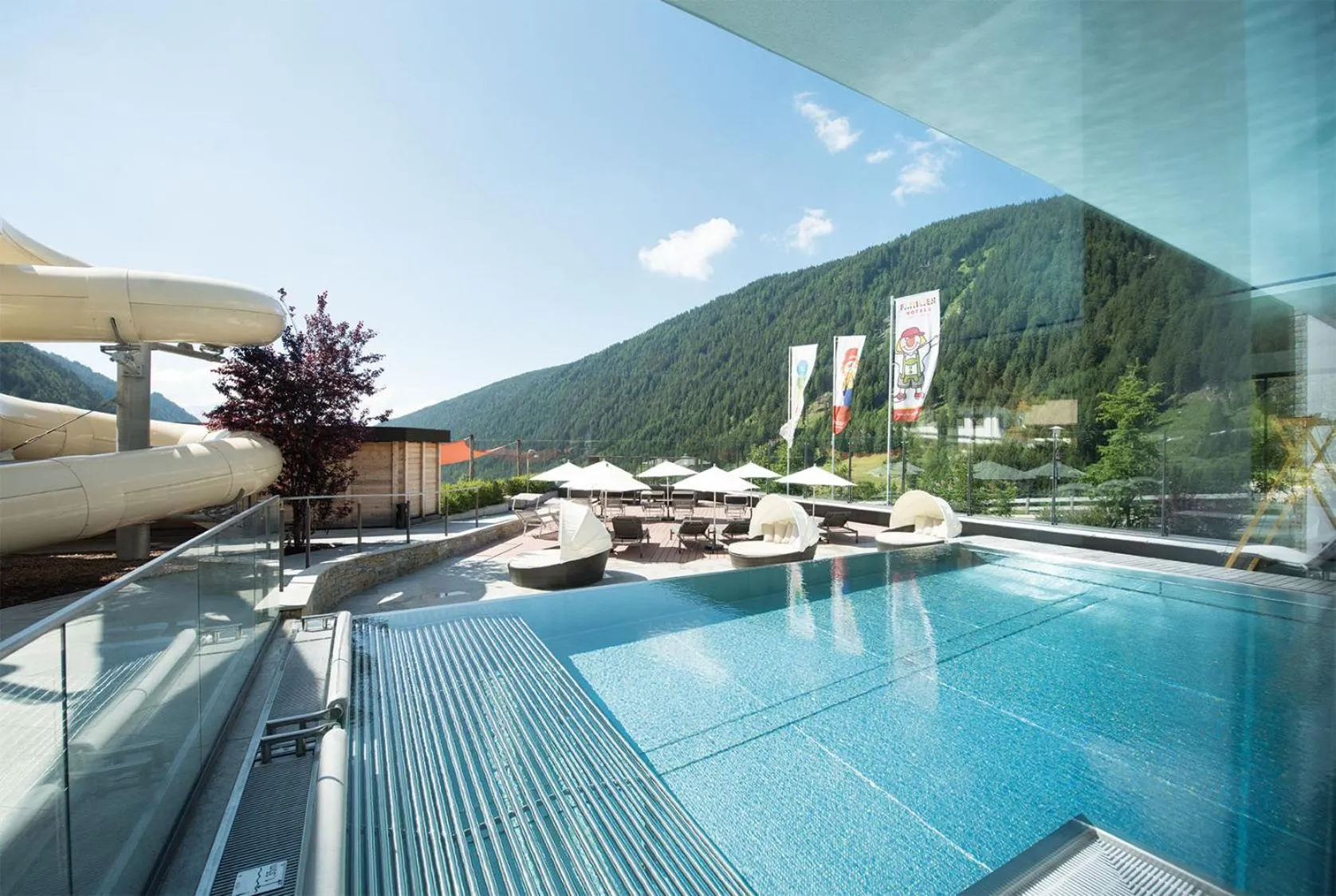 Swimming pool in Familienhotel Huber