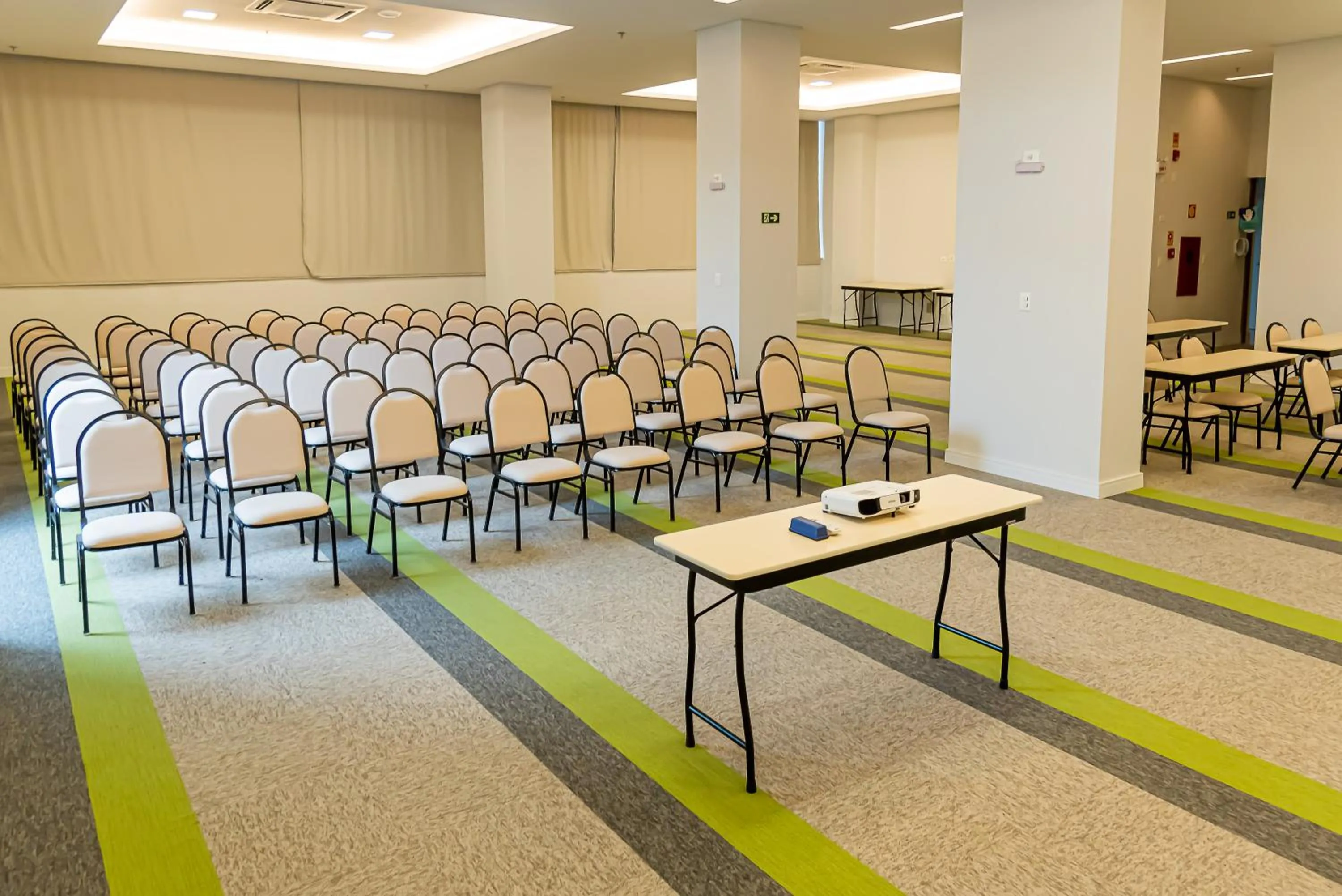 Meeting/conference room in Rio Hotel by Bourbon Maringá