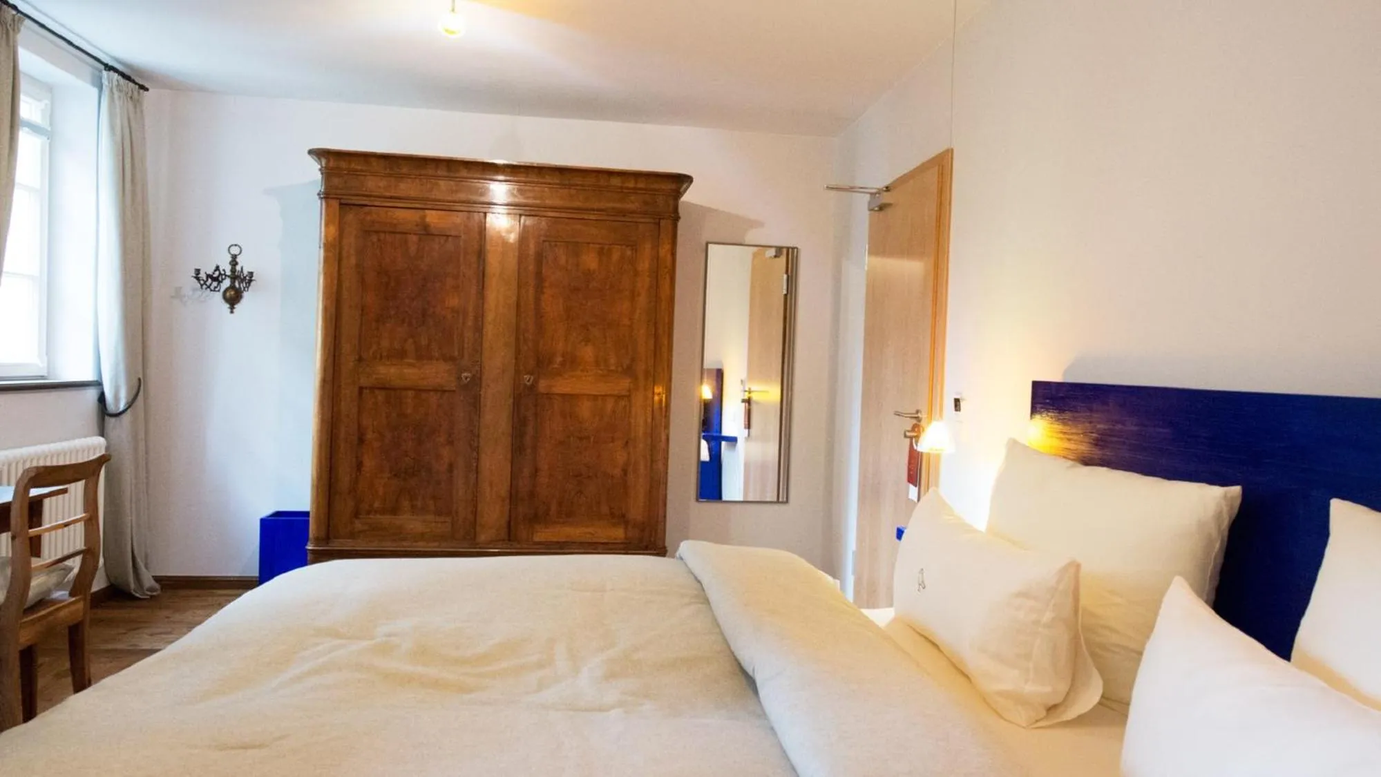 Photo of the whole room, Bed in Romantik Hotel Meisenheimer Hof