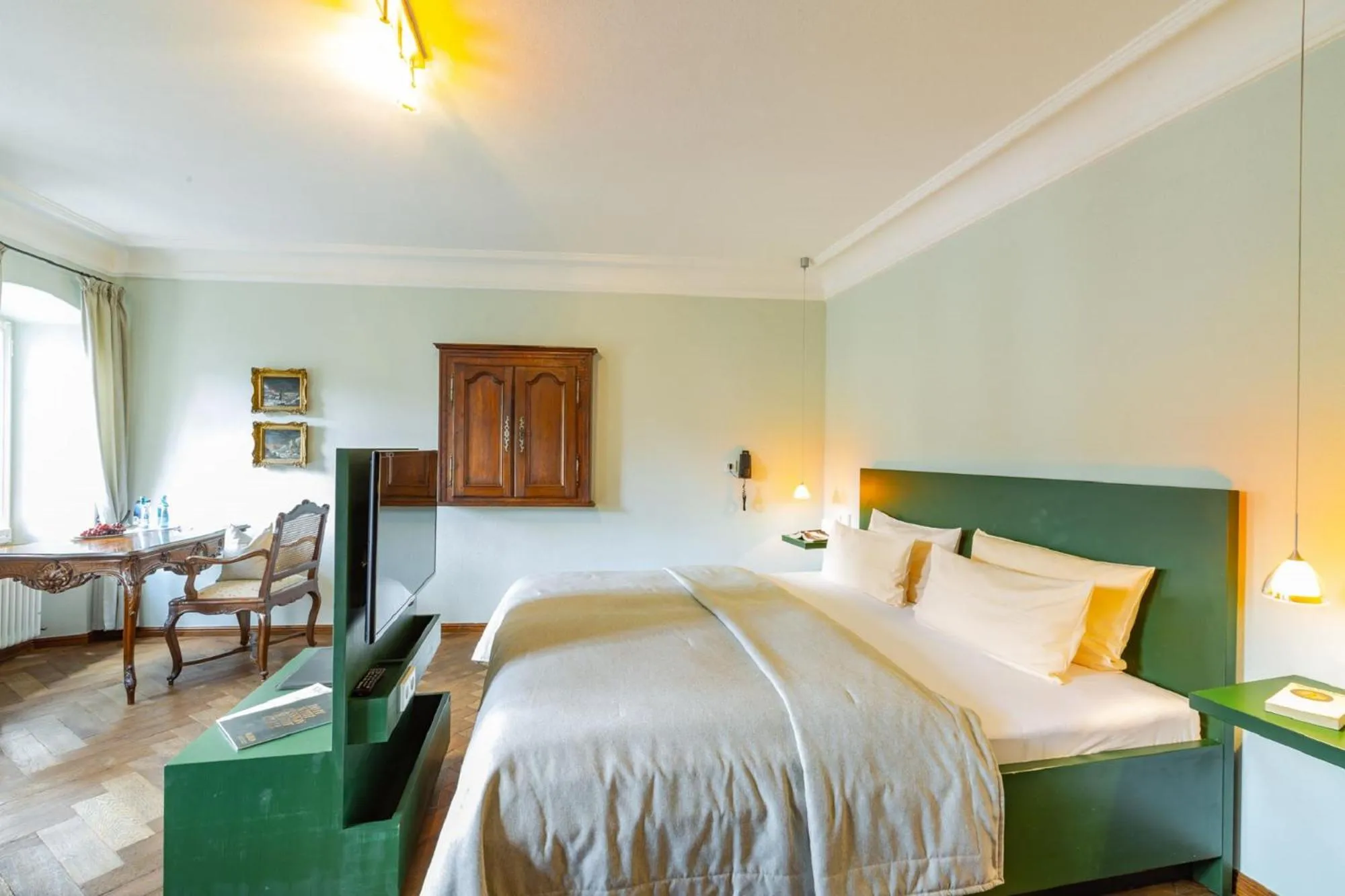 Photo of the whole room, Bed in Romantik Hotel Meisenheimer Hof