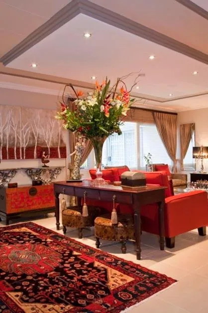 Communal lounge/ TV room in Forest Manor Boutique Guesthouse