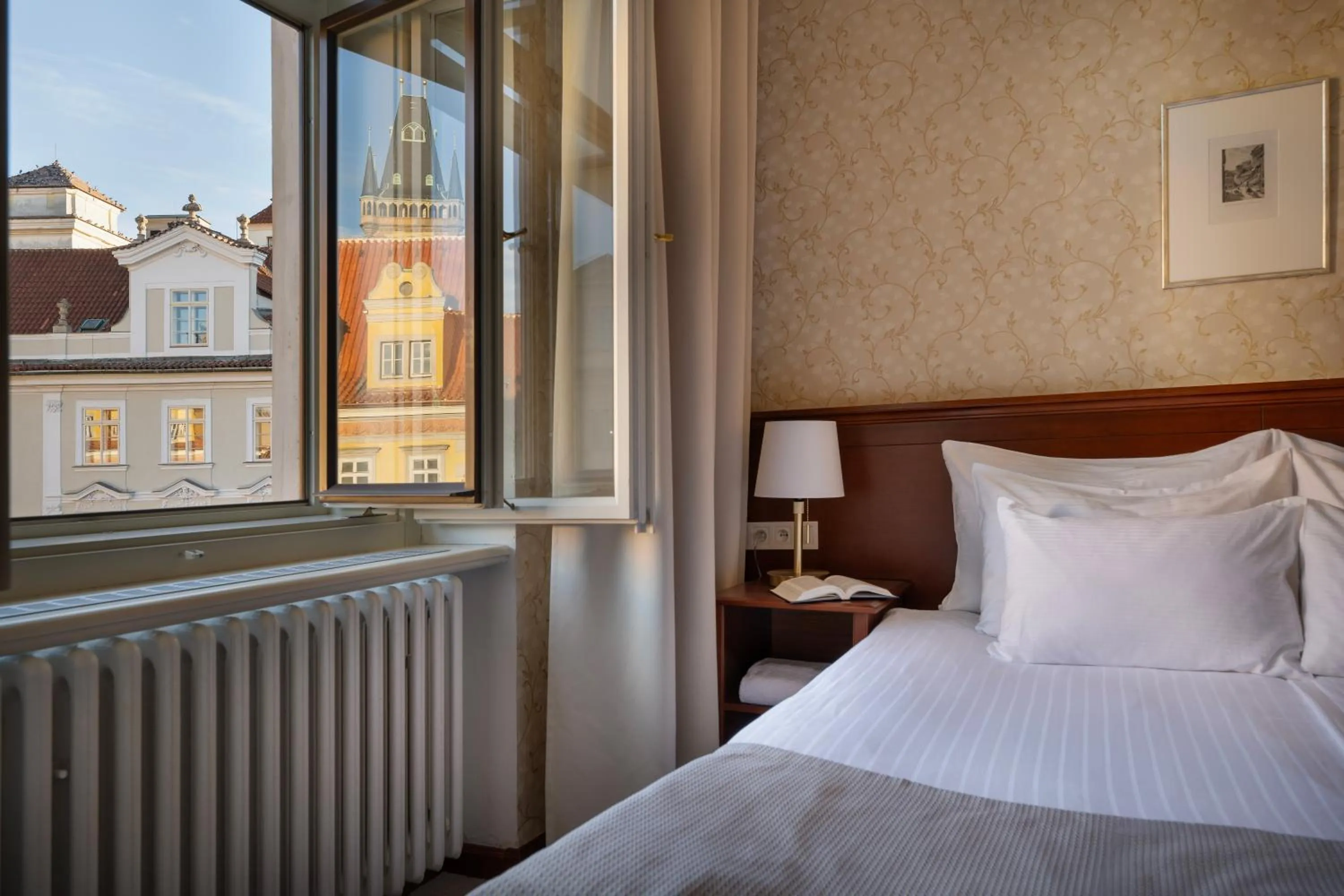 Property building, Bed in Hotel Rott