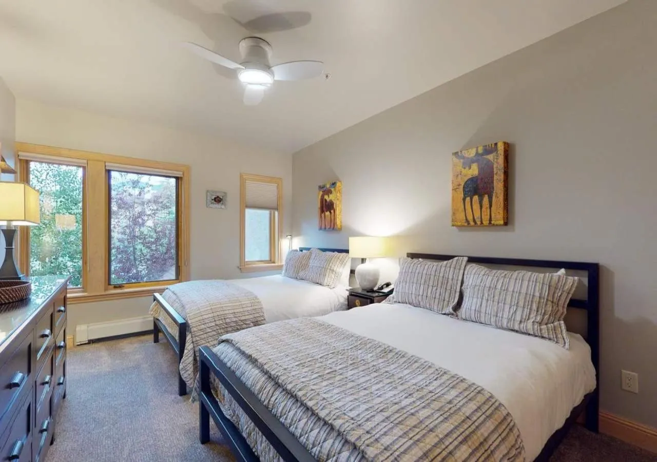 Photo of the whole room in Lion Square Lodge Condos by TO