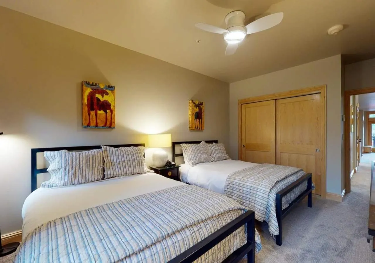 Photo of the whole room in Lion Square Lodge Condos by TO