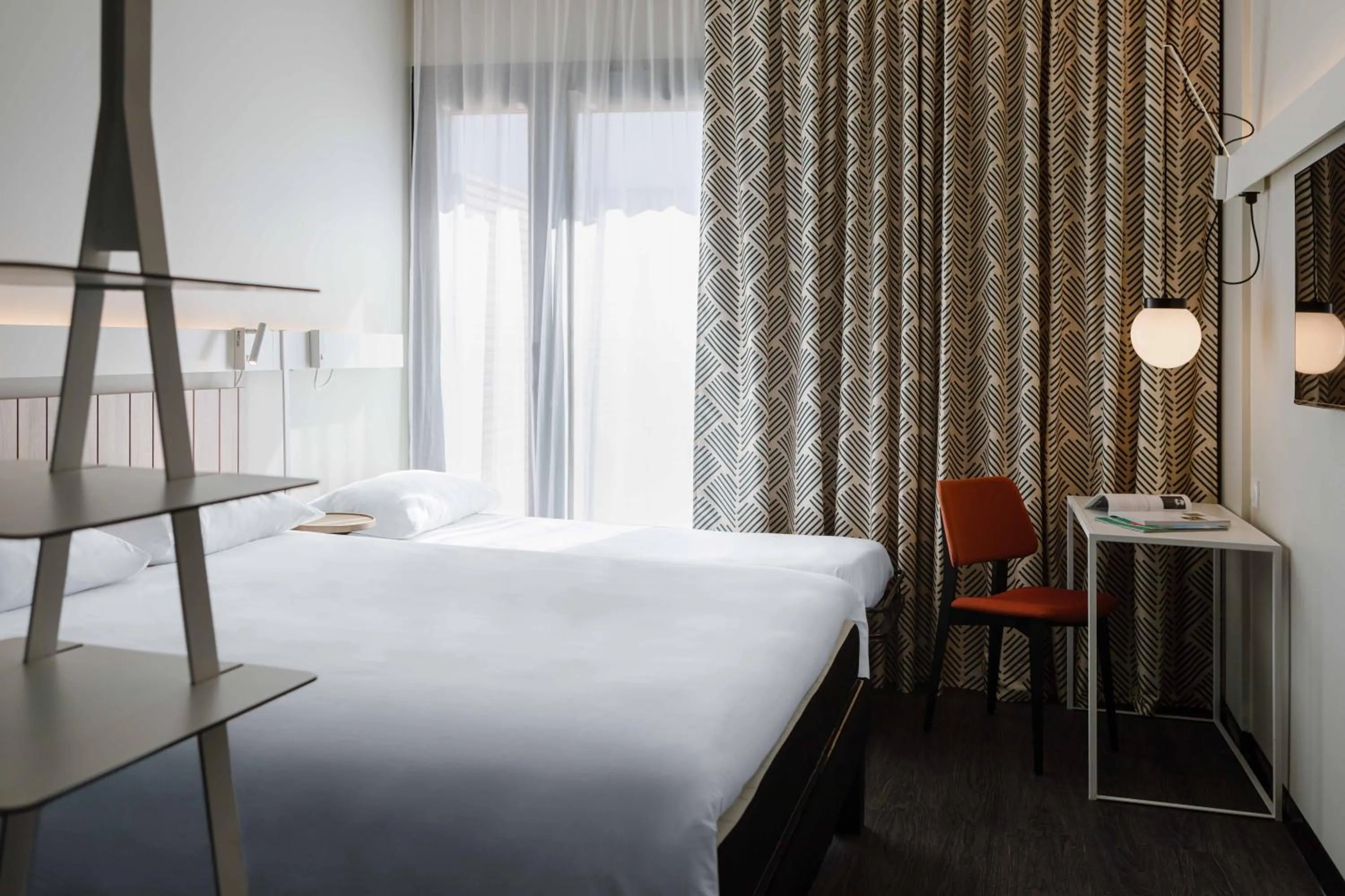 Photo of the whole room, Bed in ibis Lyon Est Meyzieu