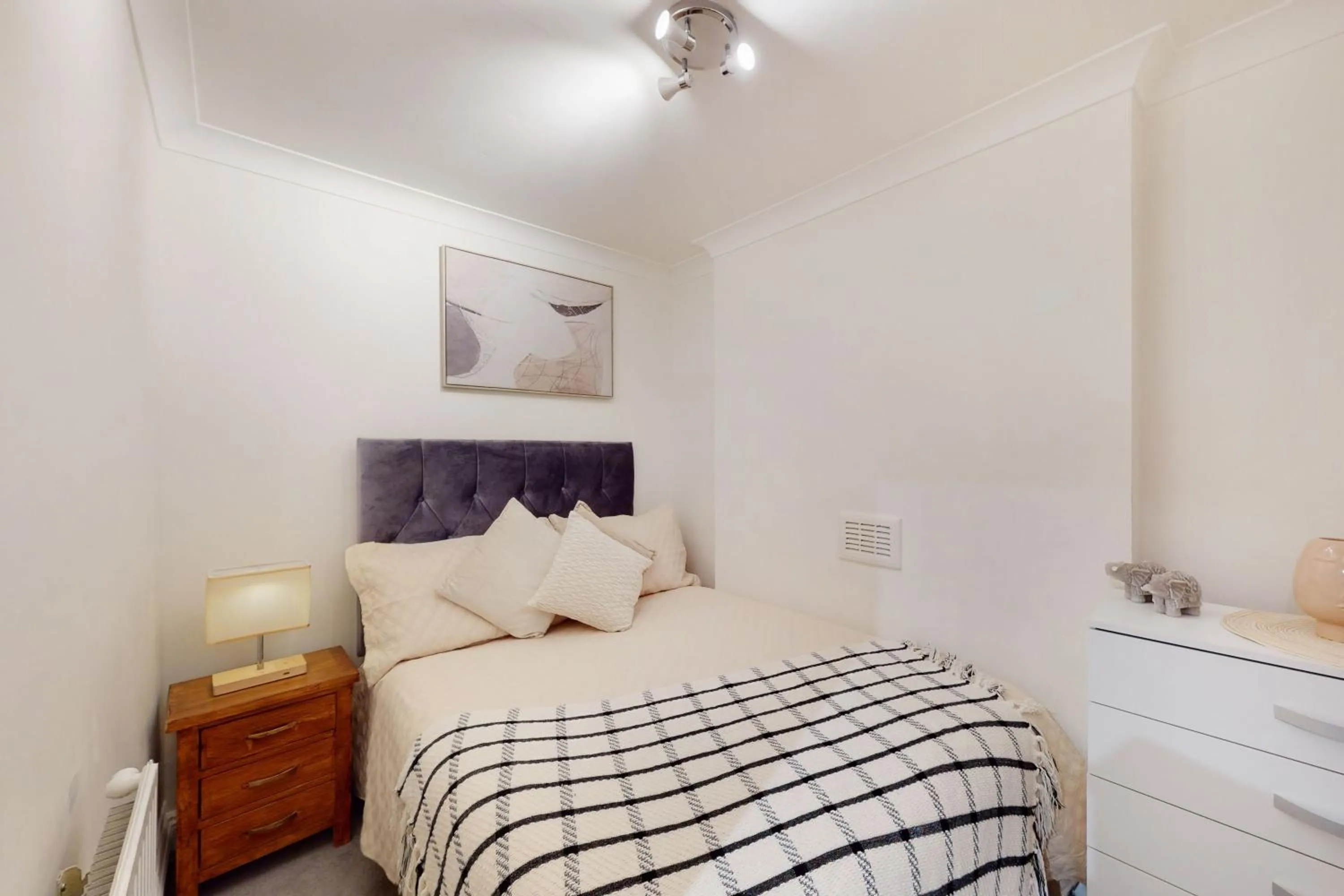 Bed in Park Lane Apartments Baker Street