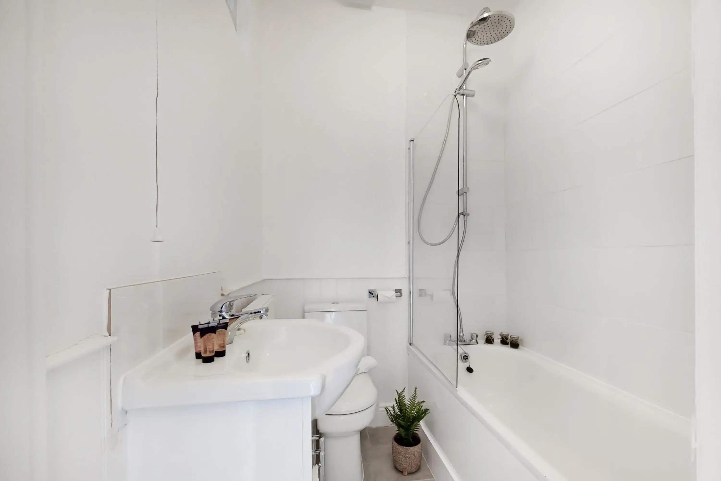 Three-Bedroom Apartment in Park Lane Apartments Baker Street Three-Bedroom Apartment in Park Lane Apartments Baker Street