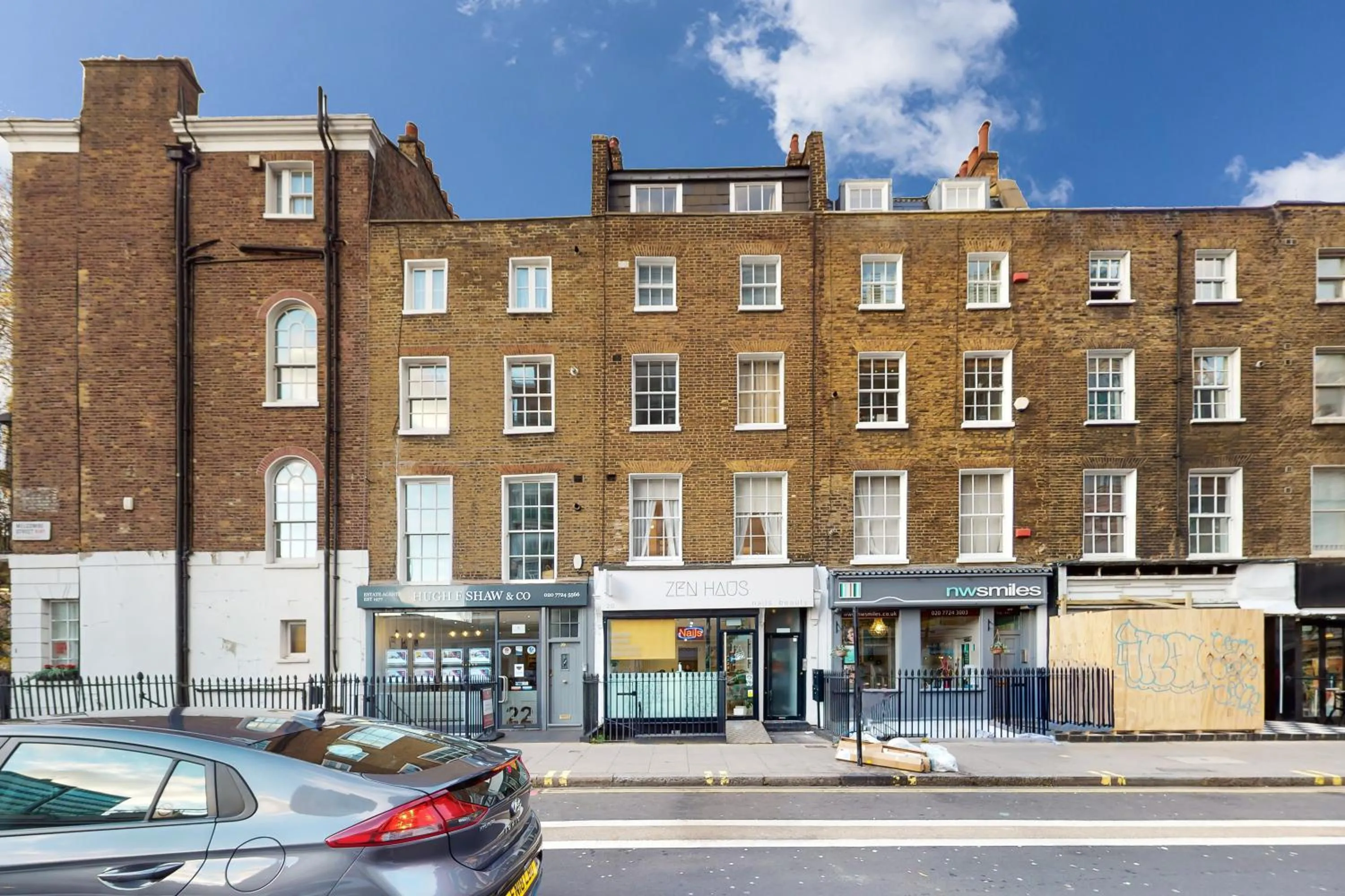 Property building in Park Lane Apartments Baker Street