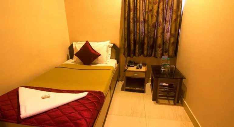 Photo of the whole room, Bed in JJs PARK INN