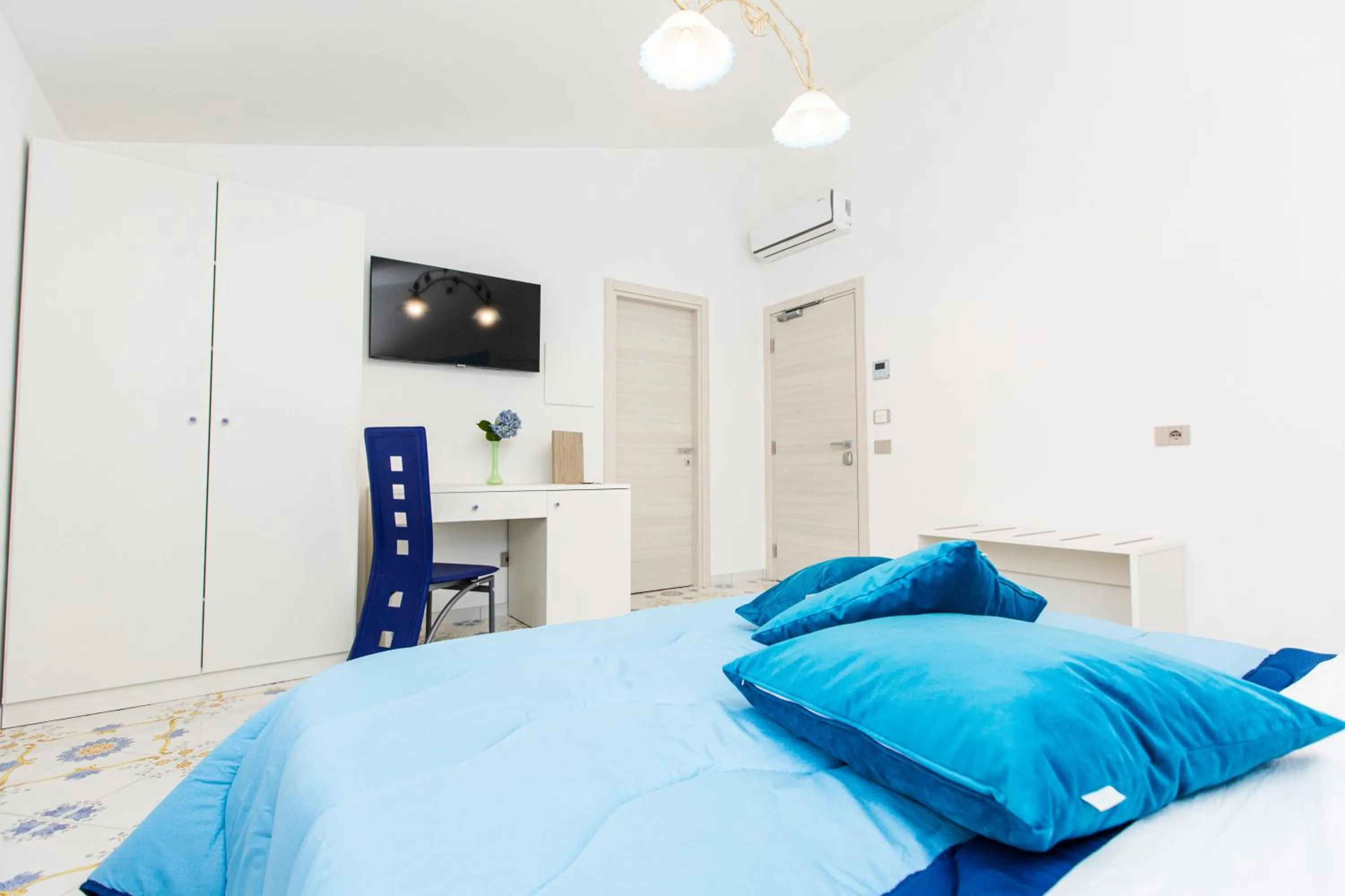 Photo of the whole room, Bed in Panariello Palace