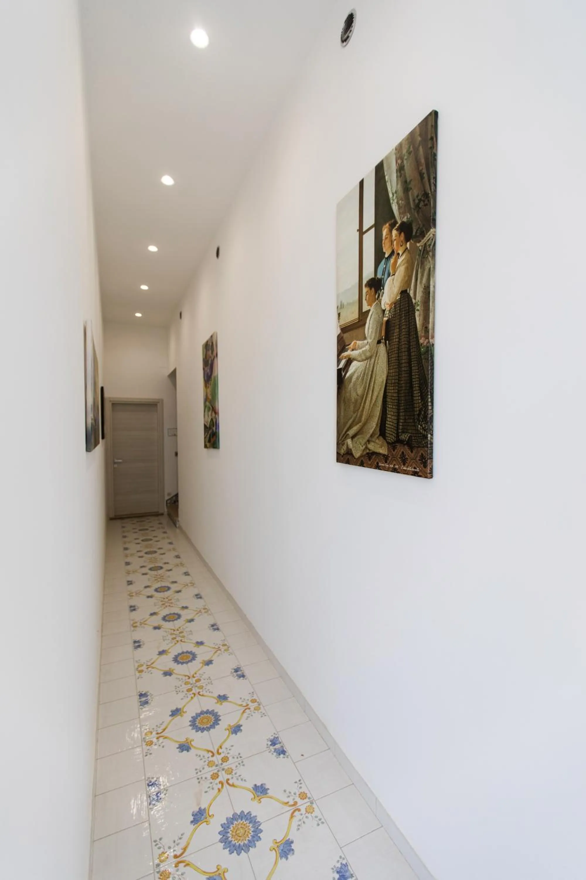 Decorative detail in Panariello Palace