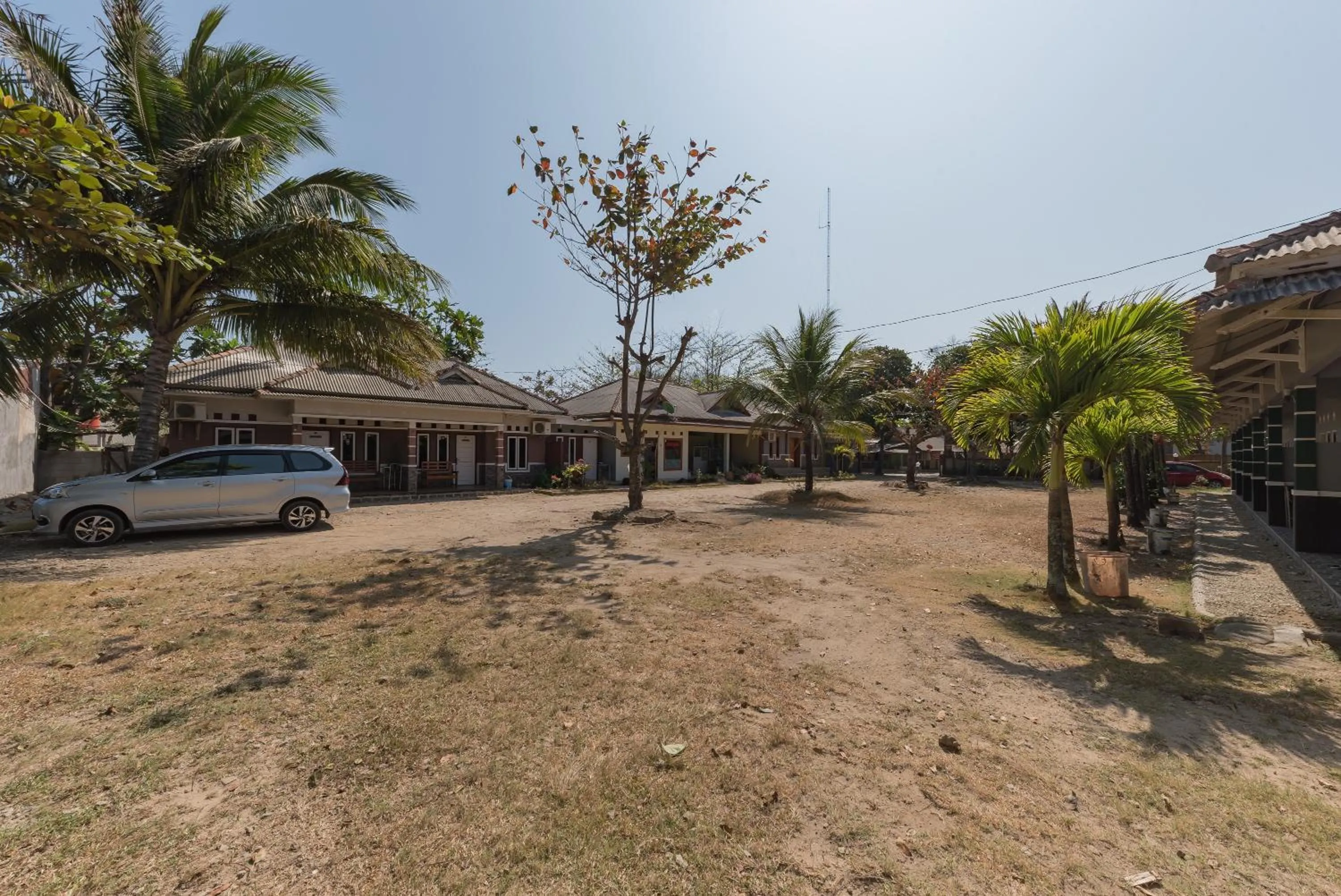 Property building in RedDoorz near Pantai Ujung Genteng