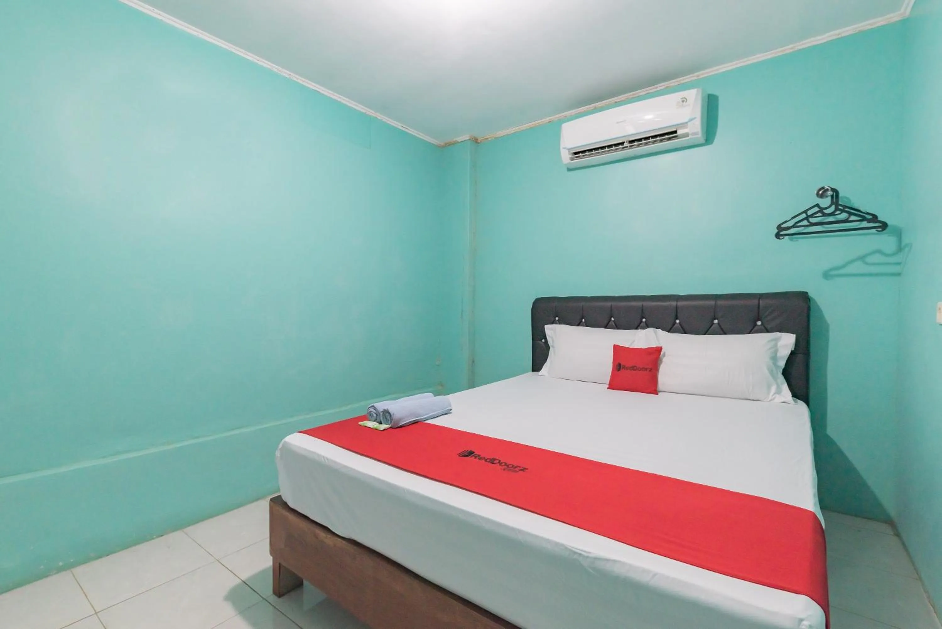 Bed in RedDoorz near Pantai Ujung Genteng