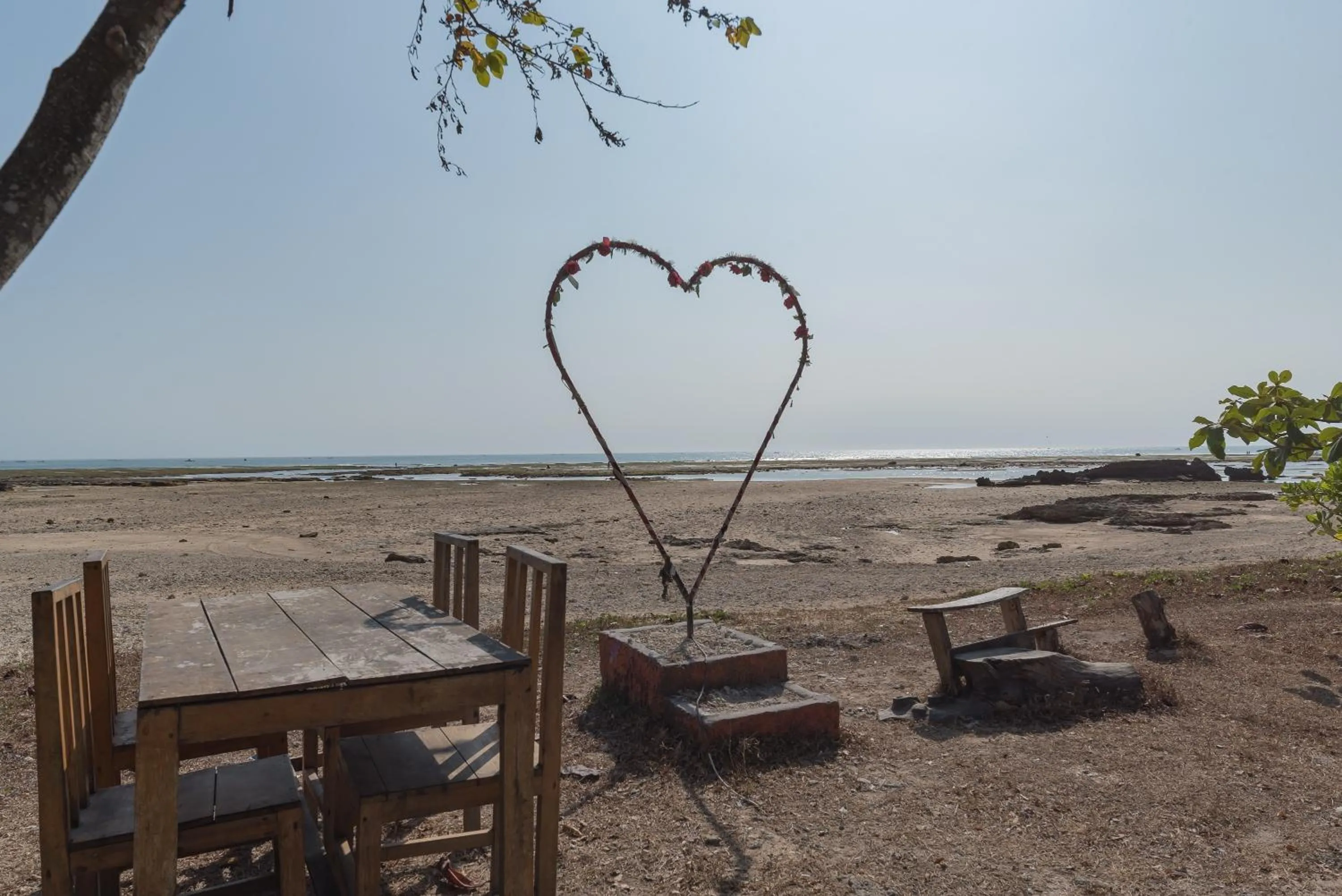 Sea view in RedDoorz near Pantai Ujung Genteng