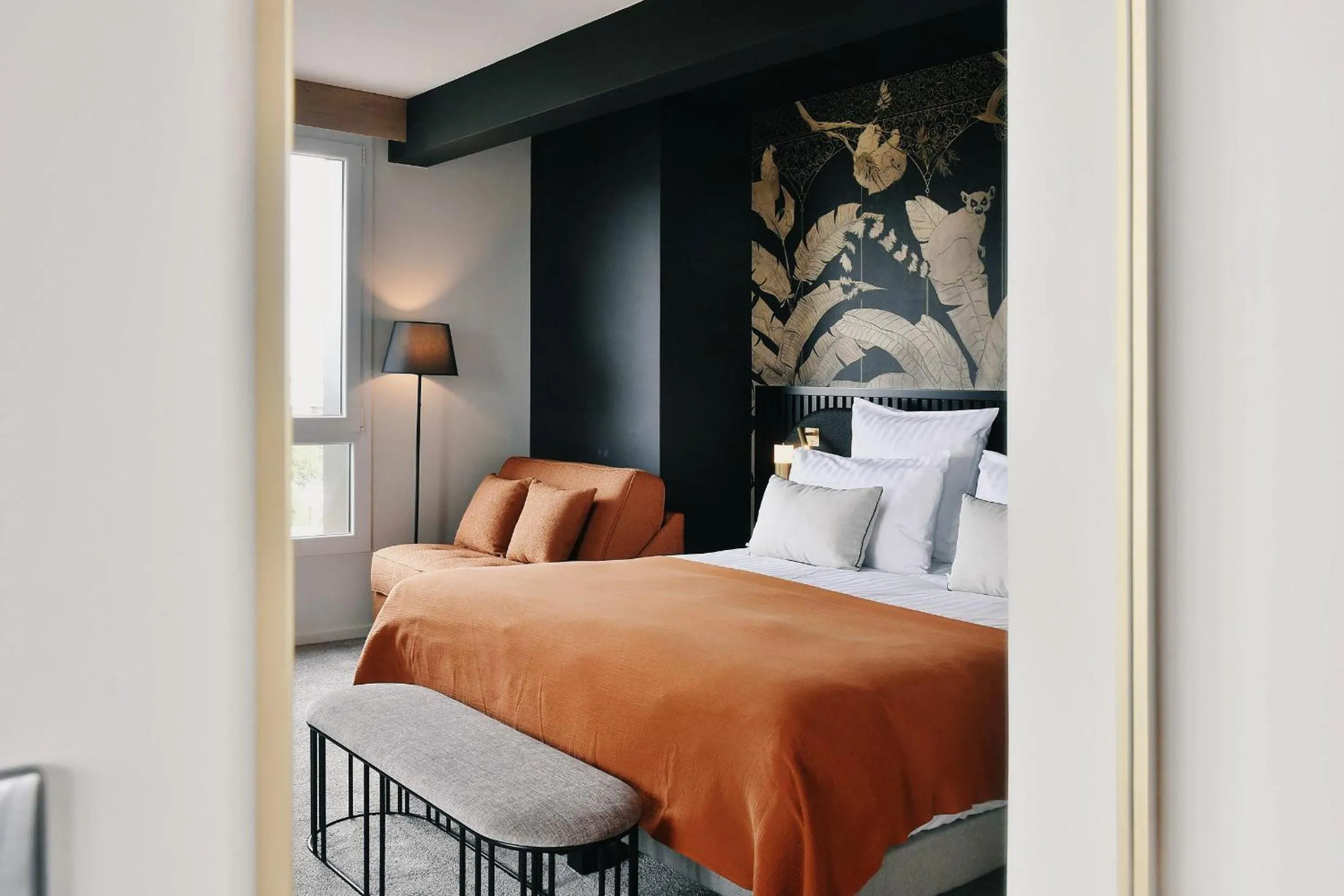 Photo of the whole room, Bed in Golden Tulip Reims Bezannes