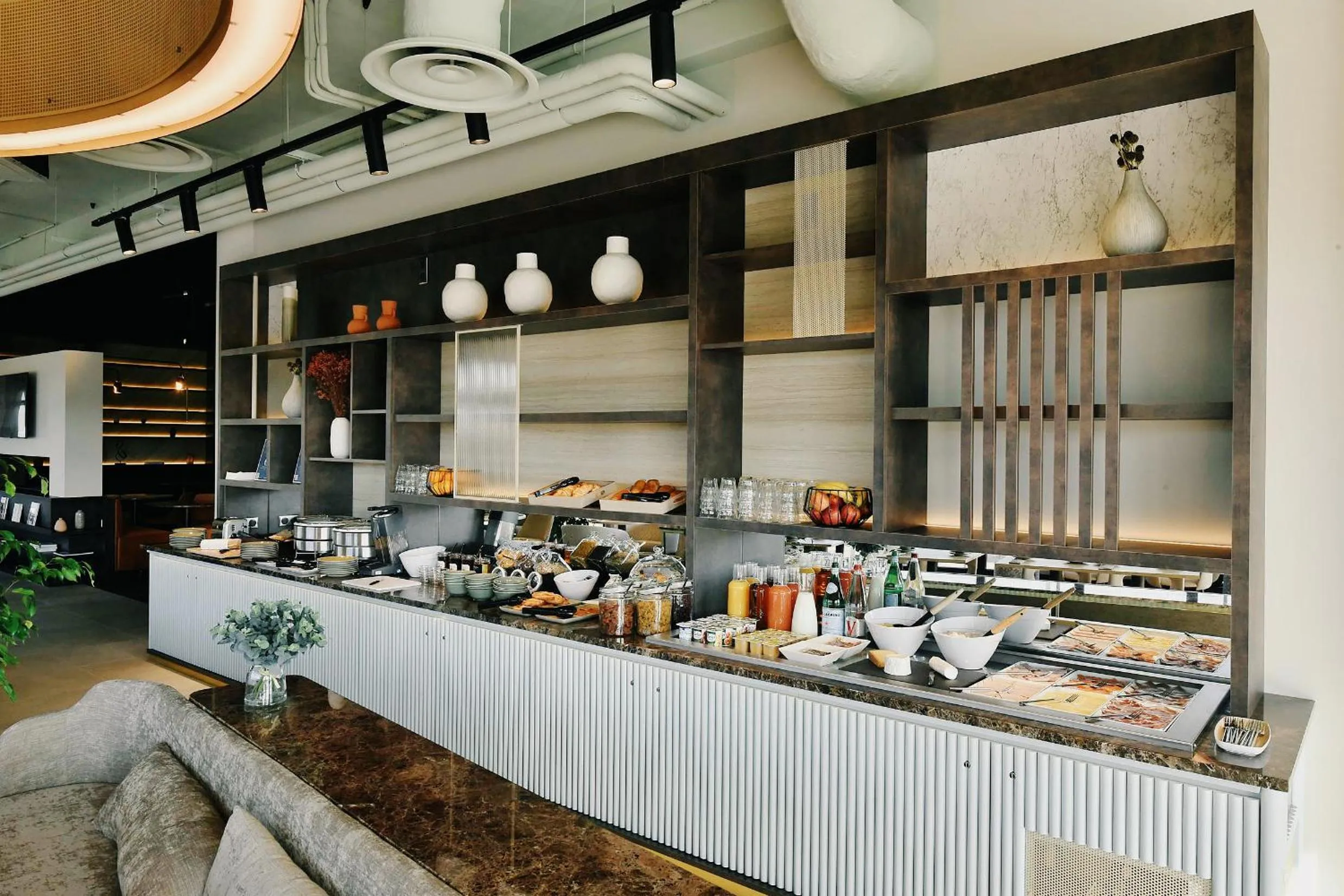 Restaurant/places to eat in Golden Tulip Reims Bezannes